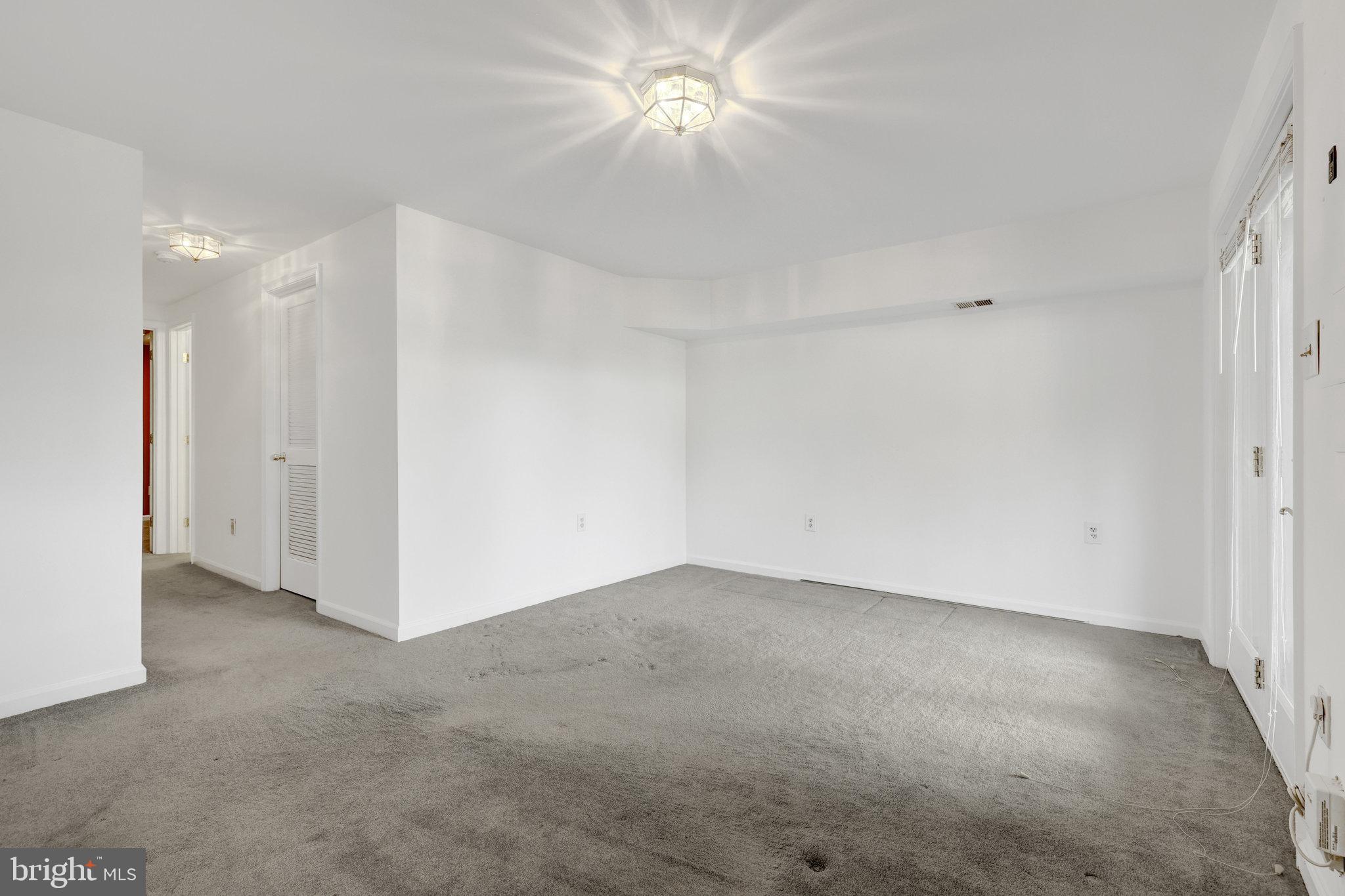 ASHBURN VILLAGE - Residential
