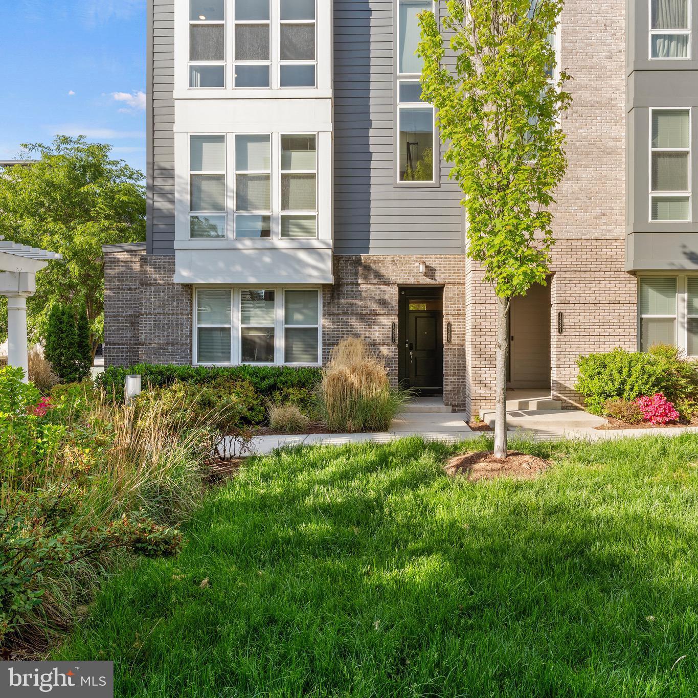 METROPARK AT ARROWBROOK - Residential