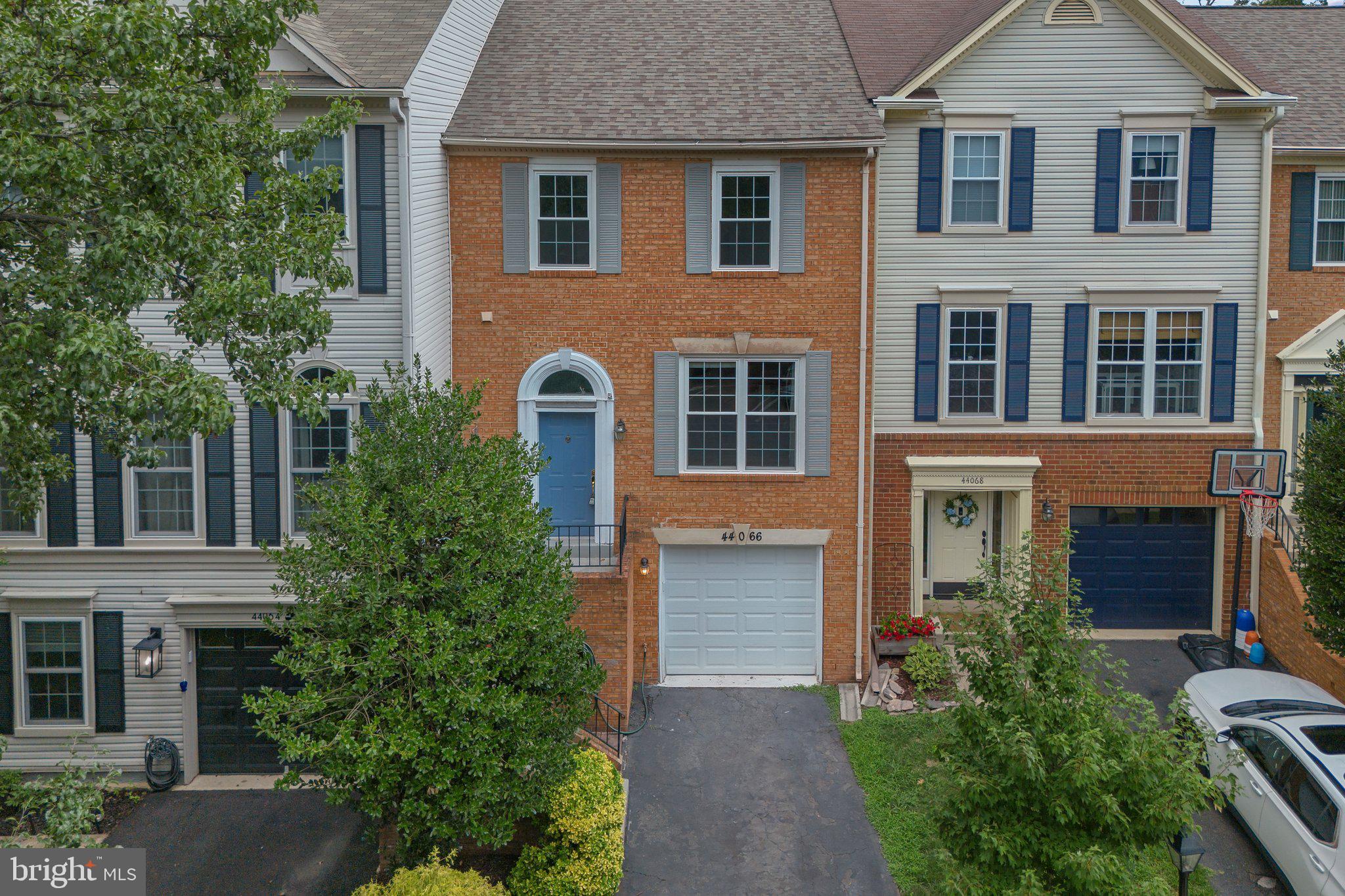 ASHBURN VILLAGE - Residential