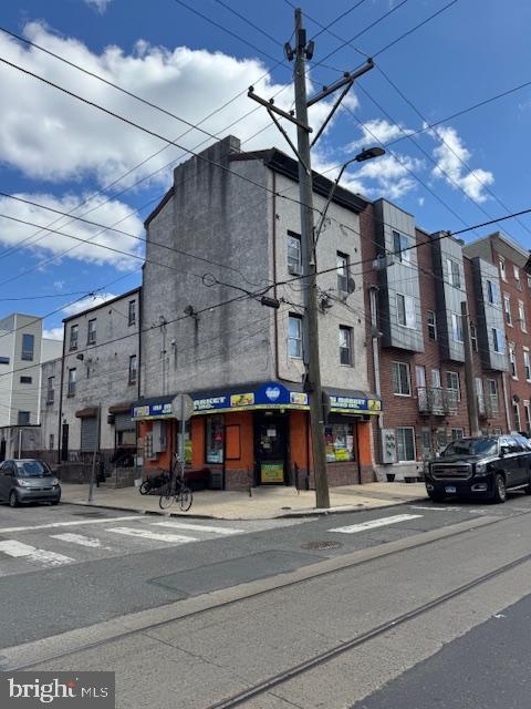 Mix used property in north Chinatown.  There are 2 commercial units in the building, the first floor is leased  to a grocery store and the basement one is leased to a comptractor. it used to be a hair salon.
There are  4 apartment in the main building and  1 on the first floor rear. It is a corner property and in the very popular Chinatown area, it's really  worthy to invest on this kind of property.
