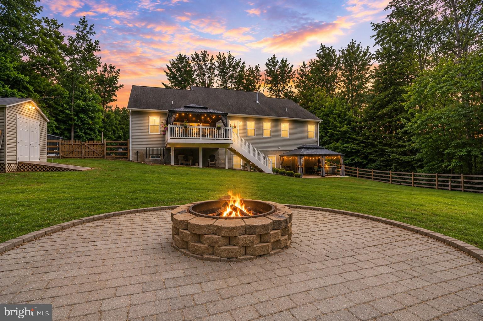 AMBER OAKS - Residential