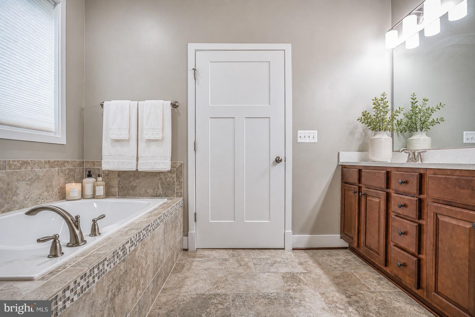 AMBER OAKS - Residential