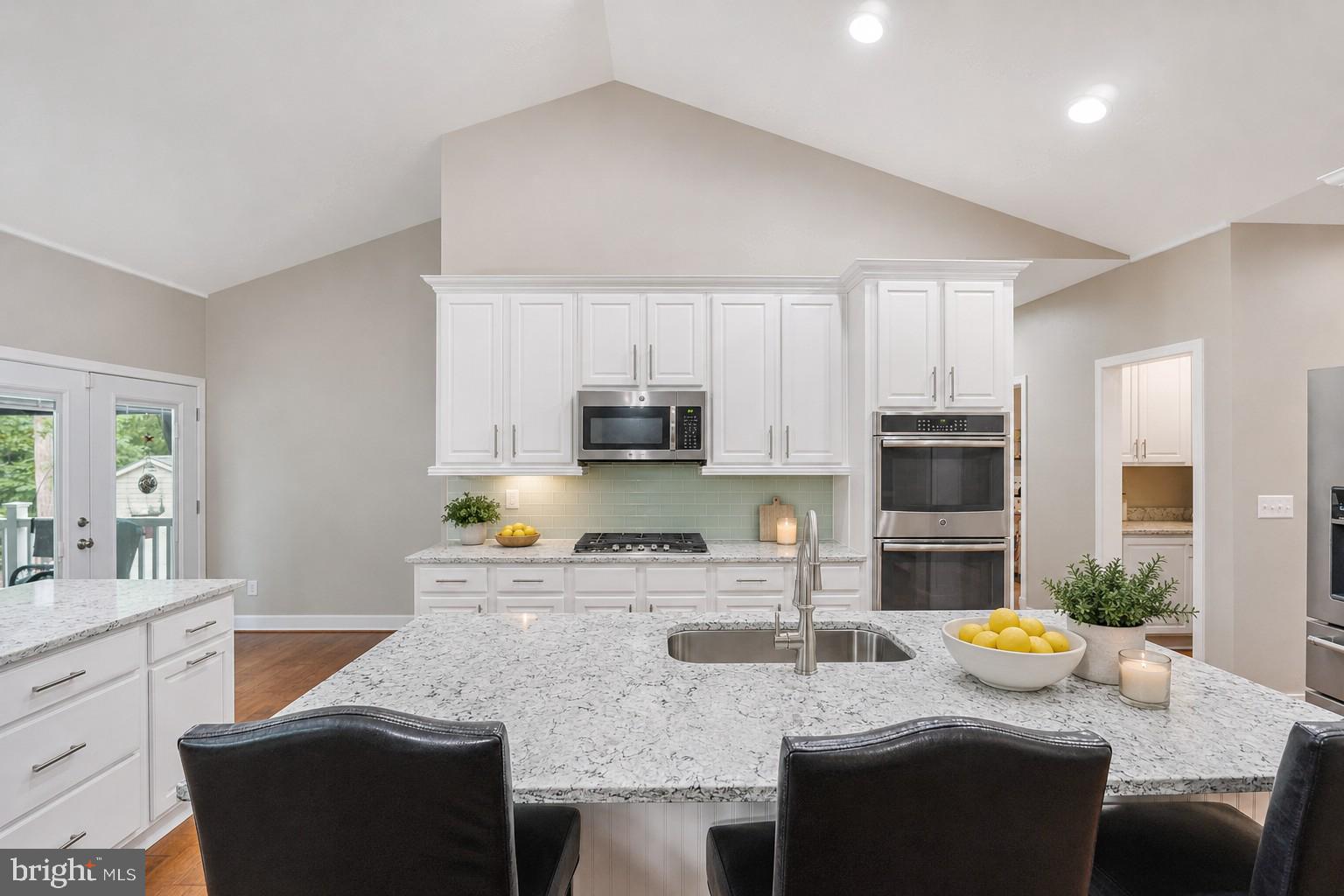 AMBER OAKS - Residential