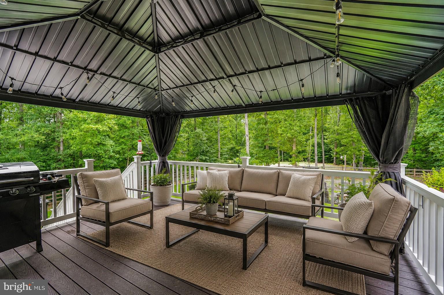 AMBER OAKS - Residential