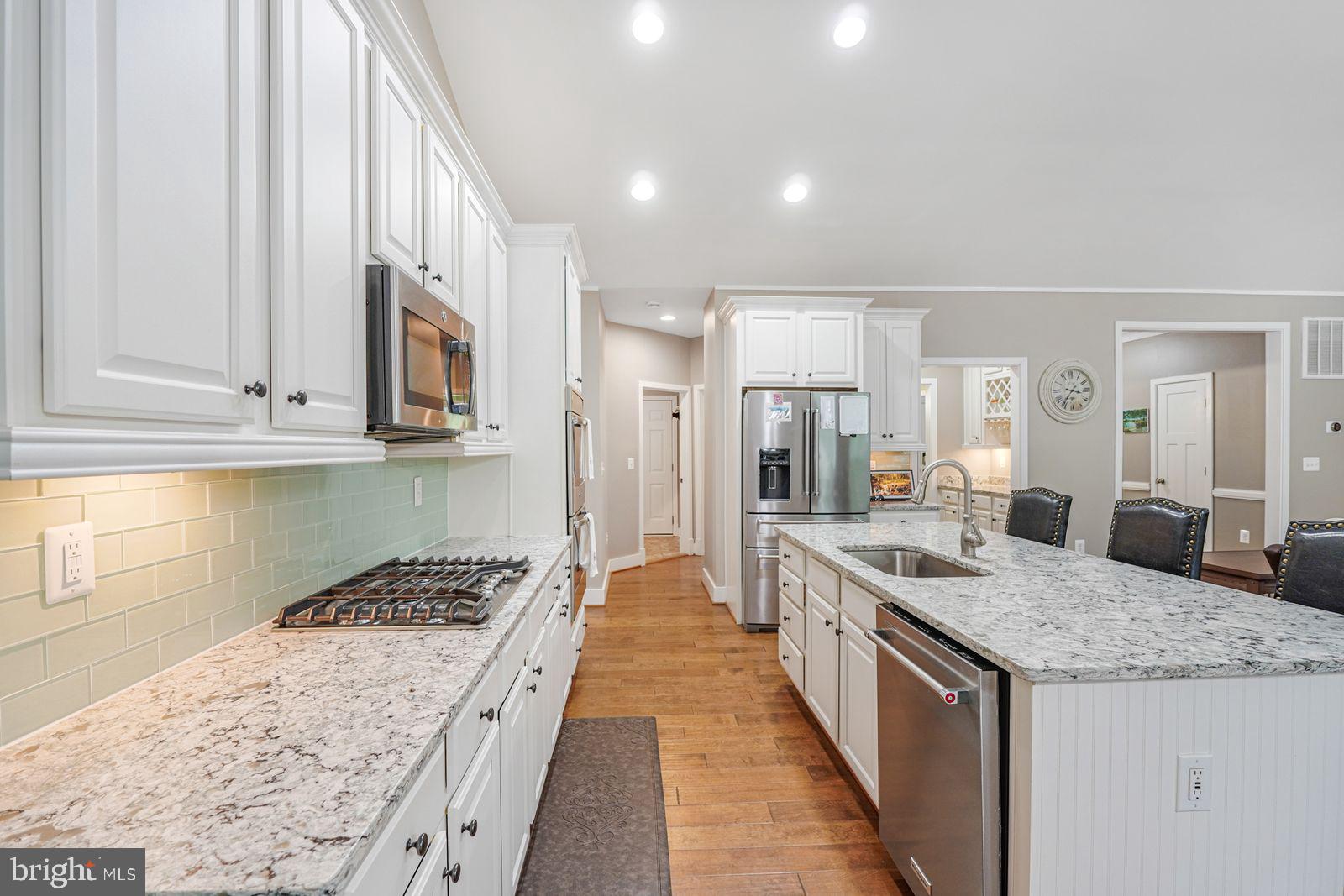 AMBER OAKS - Residential
