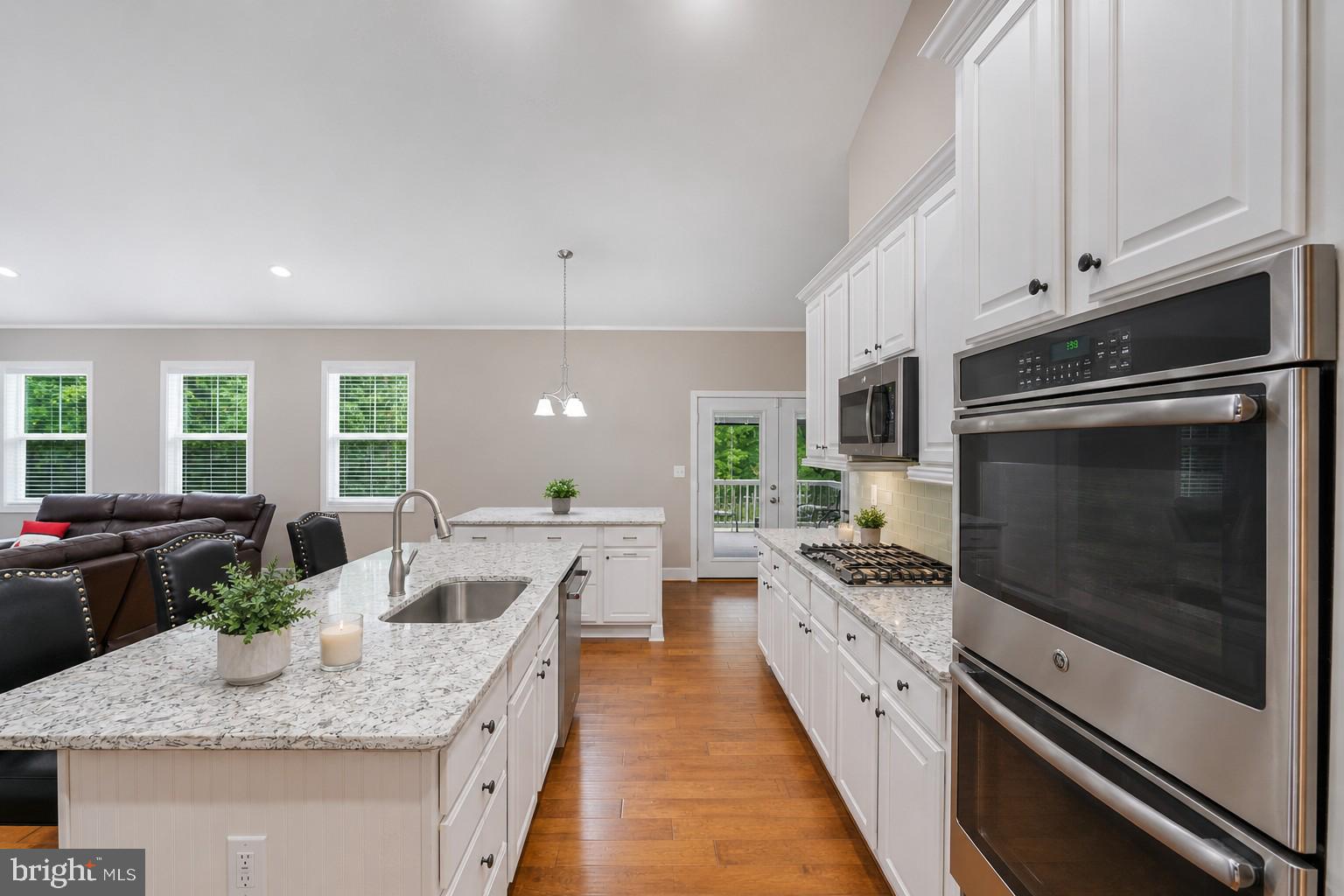 AMBER OAKS - Residential