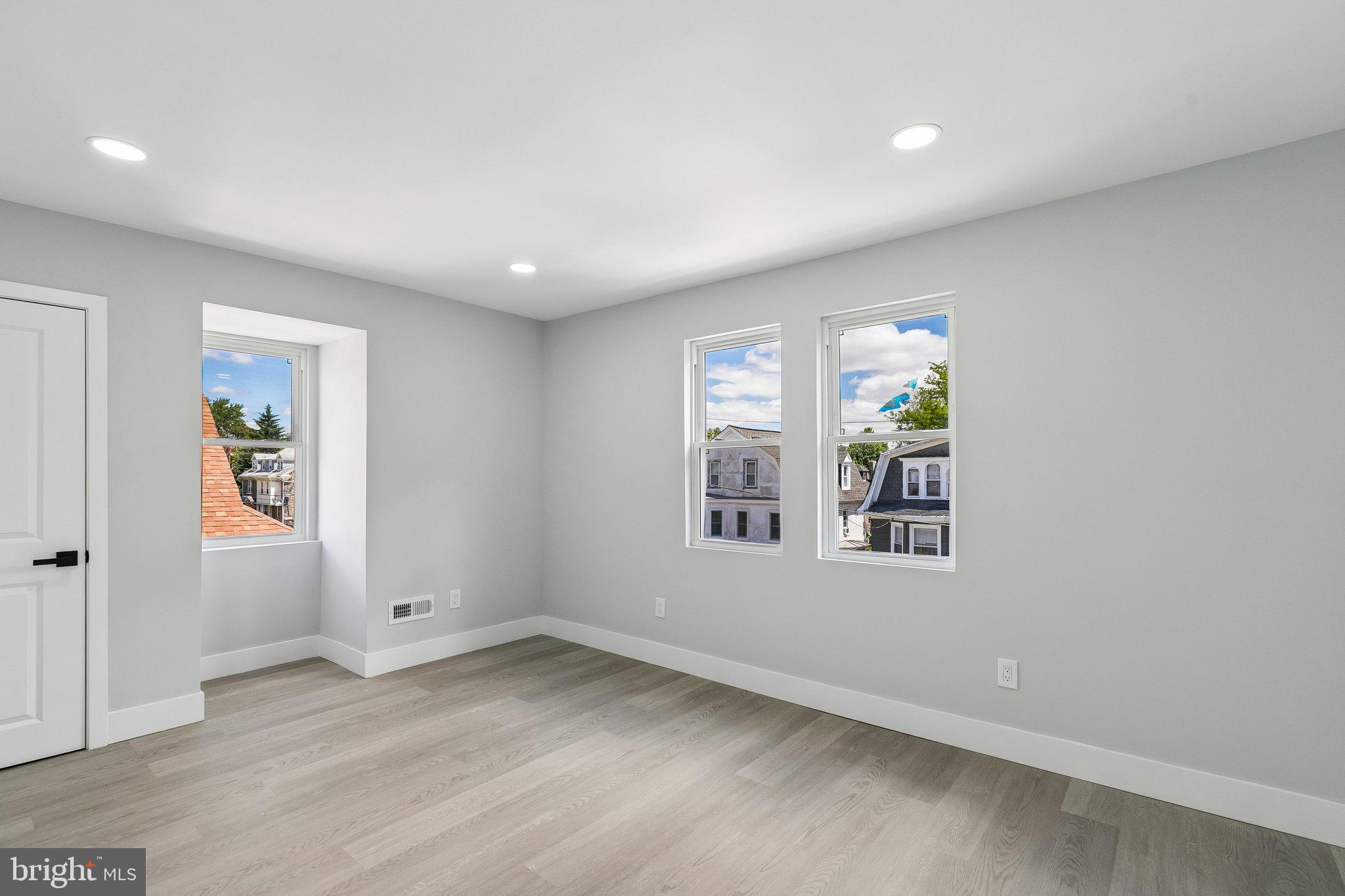 OAK LANE - Residential