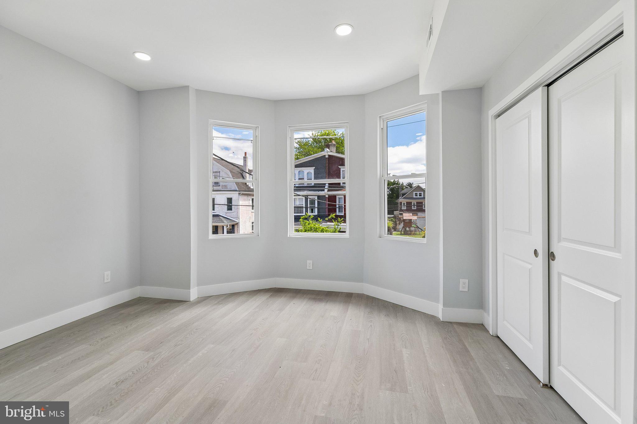 OAK LANE - Residential
