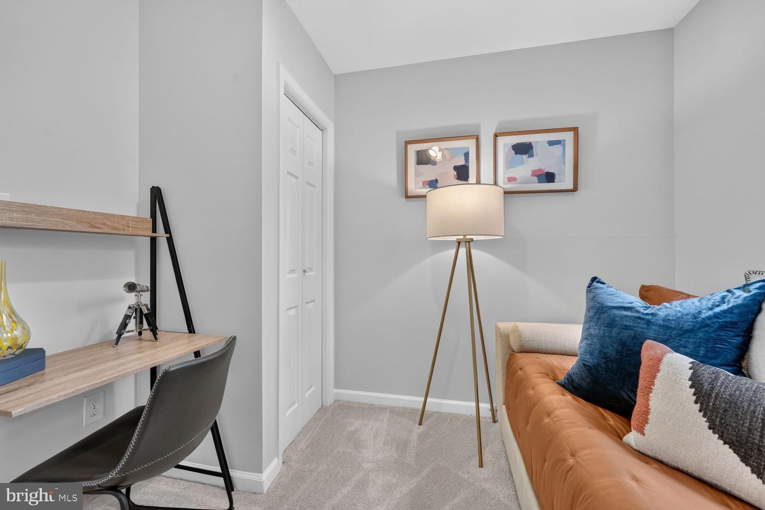 UNIVERSITY HILLS - Residential