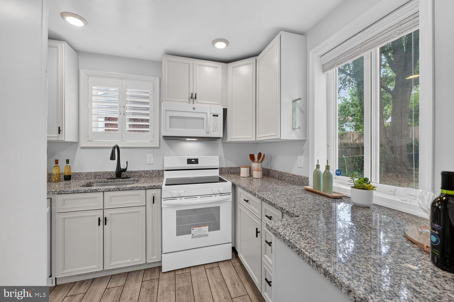 UNIVERSITY HILLS - Residential
