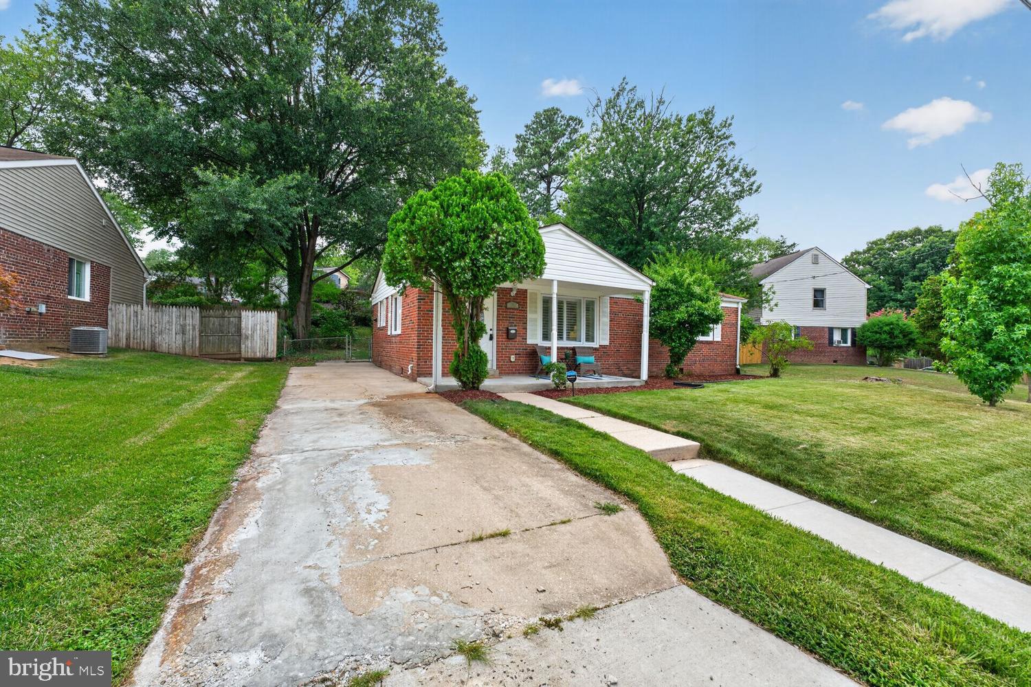 UNIVERSITY HILLS - Residential