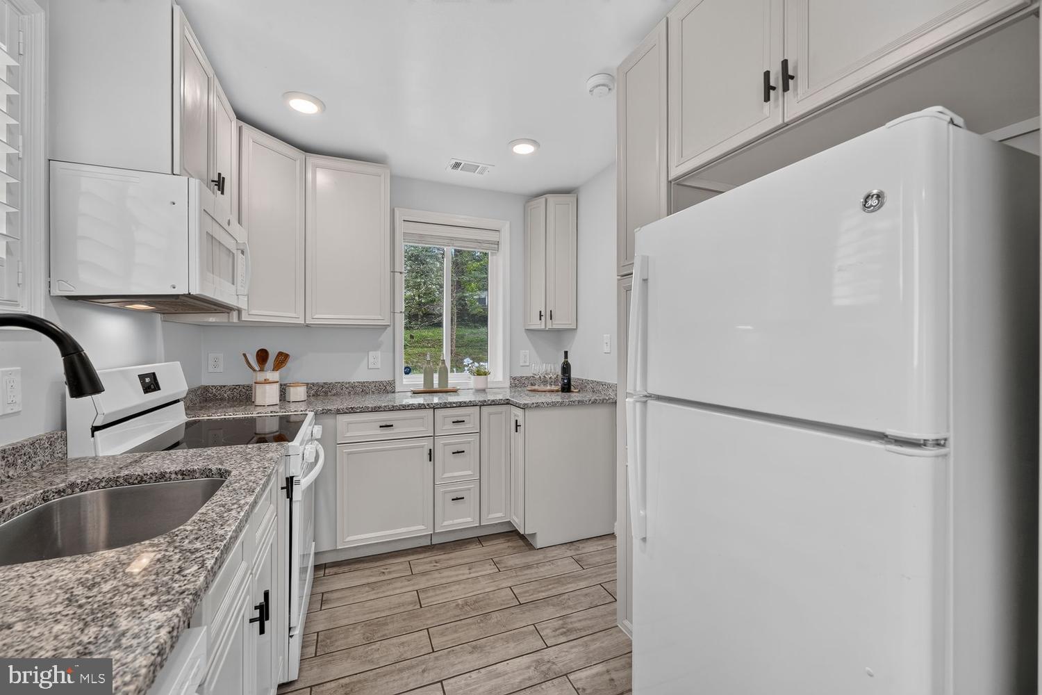 UNIVERSITY HILLS - Residential
