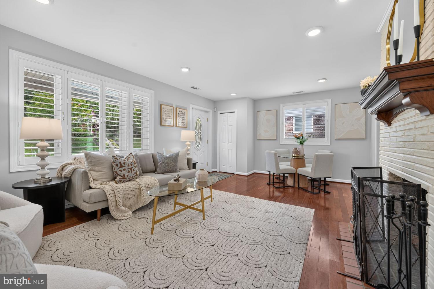 UNIVERSITY HILLS - Residential