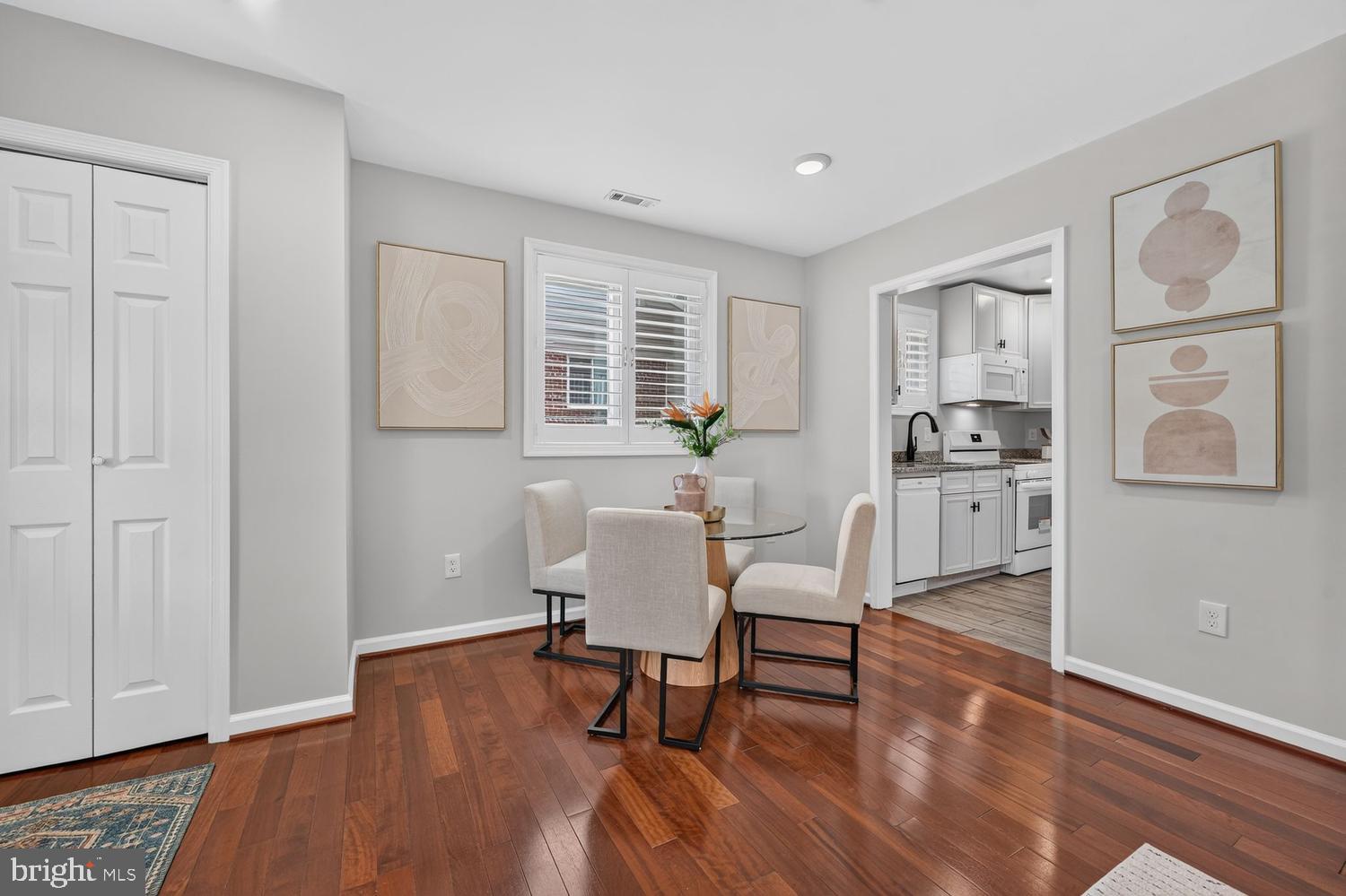 UNIVERSITY HILLS - Residential