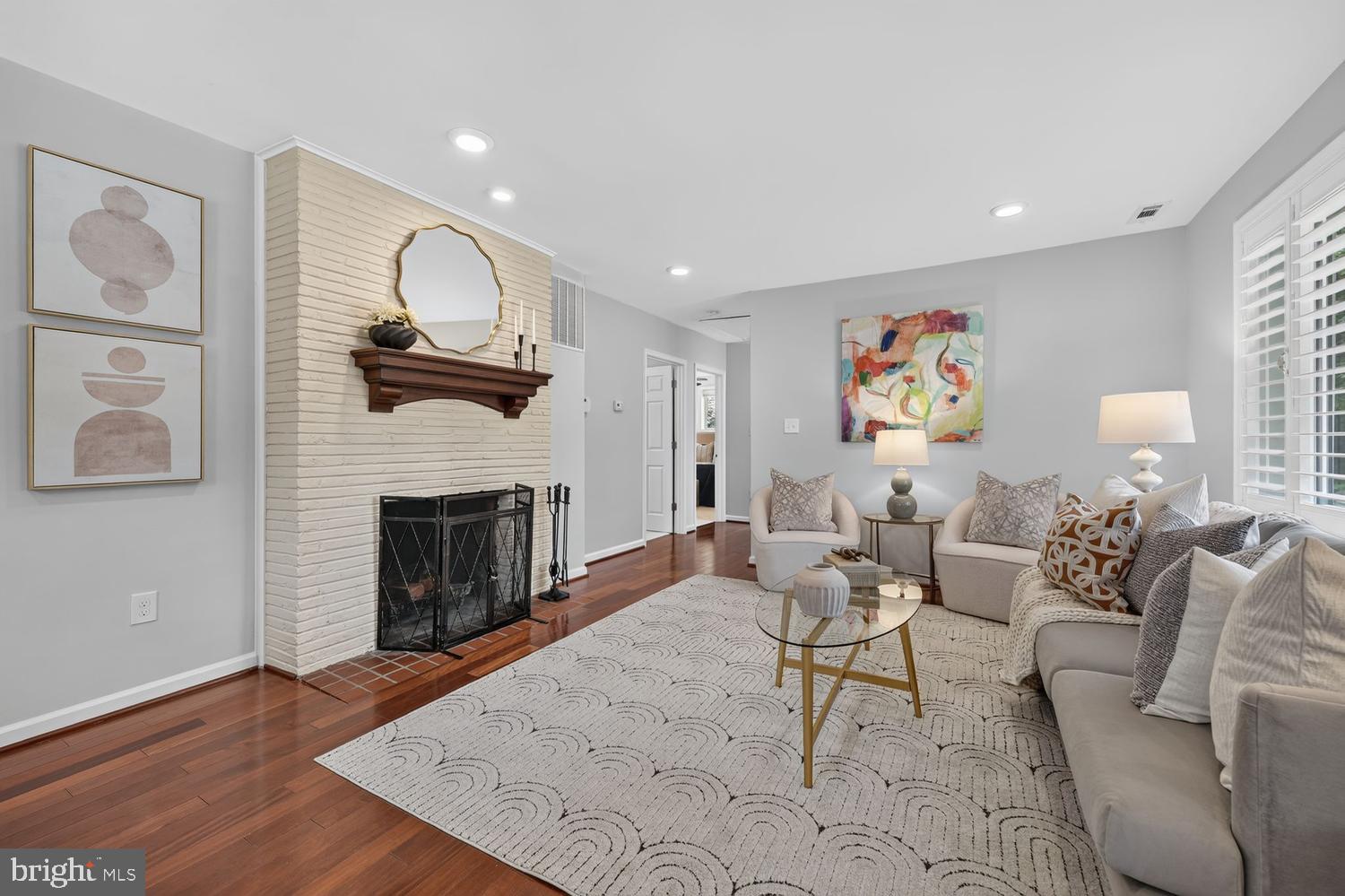 UNIVERSITY HILLS - Residential