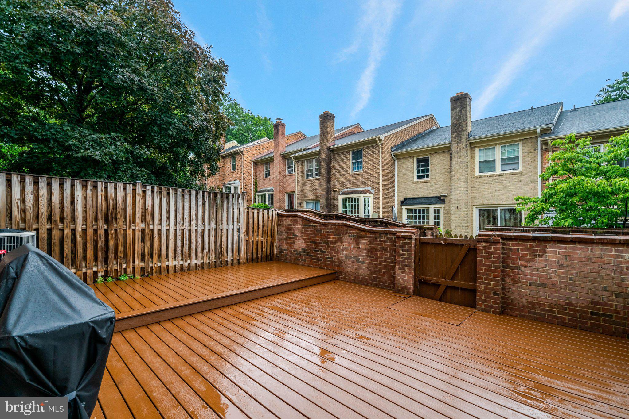 SEVEN OAKS - Residential