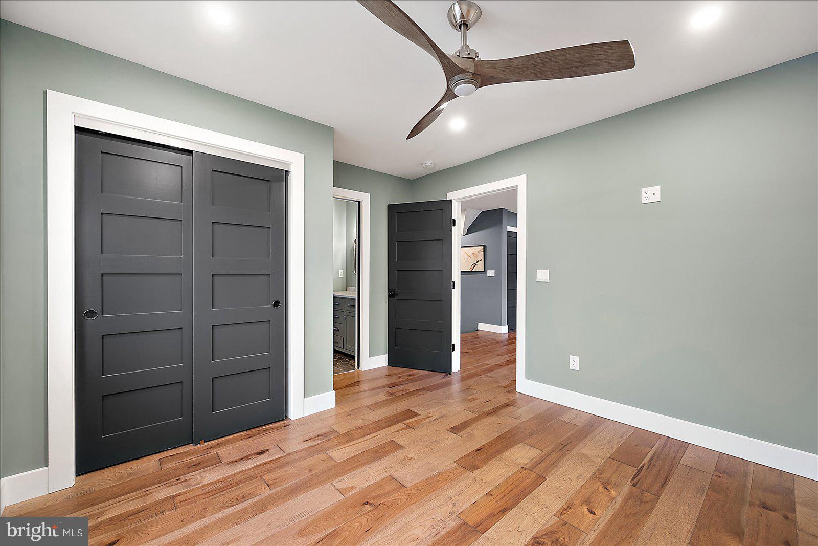 SHOWFIELD - Residential