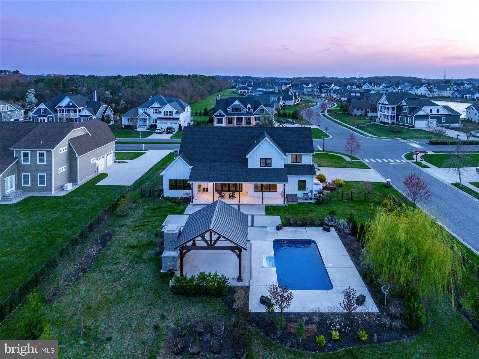 SHOWFIELD - Residential