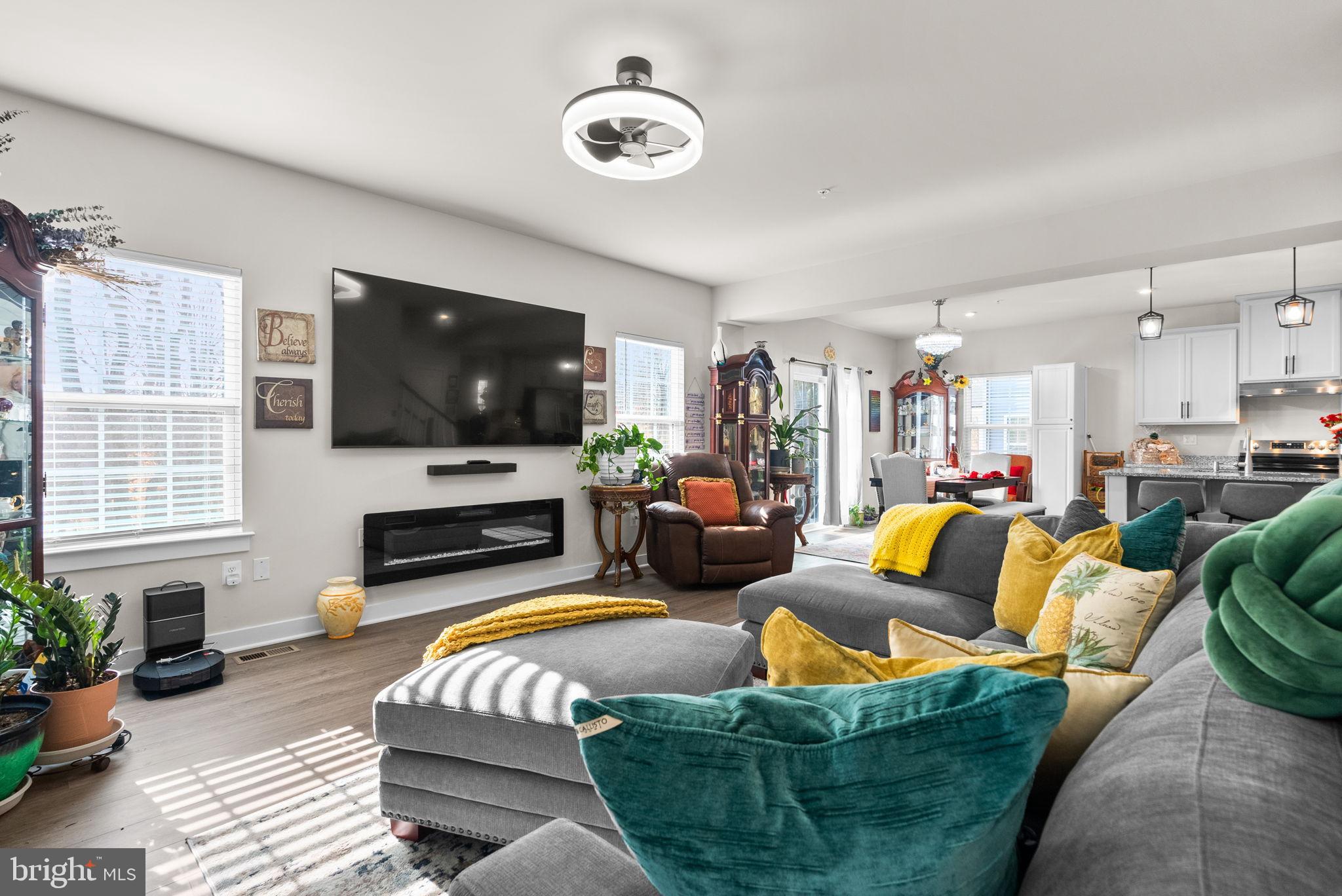 SOUTH LAKE - Residential