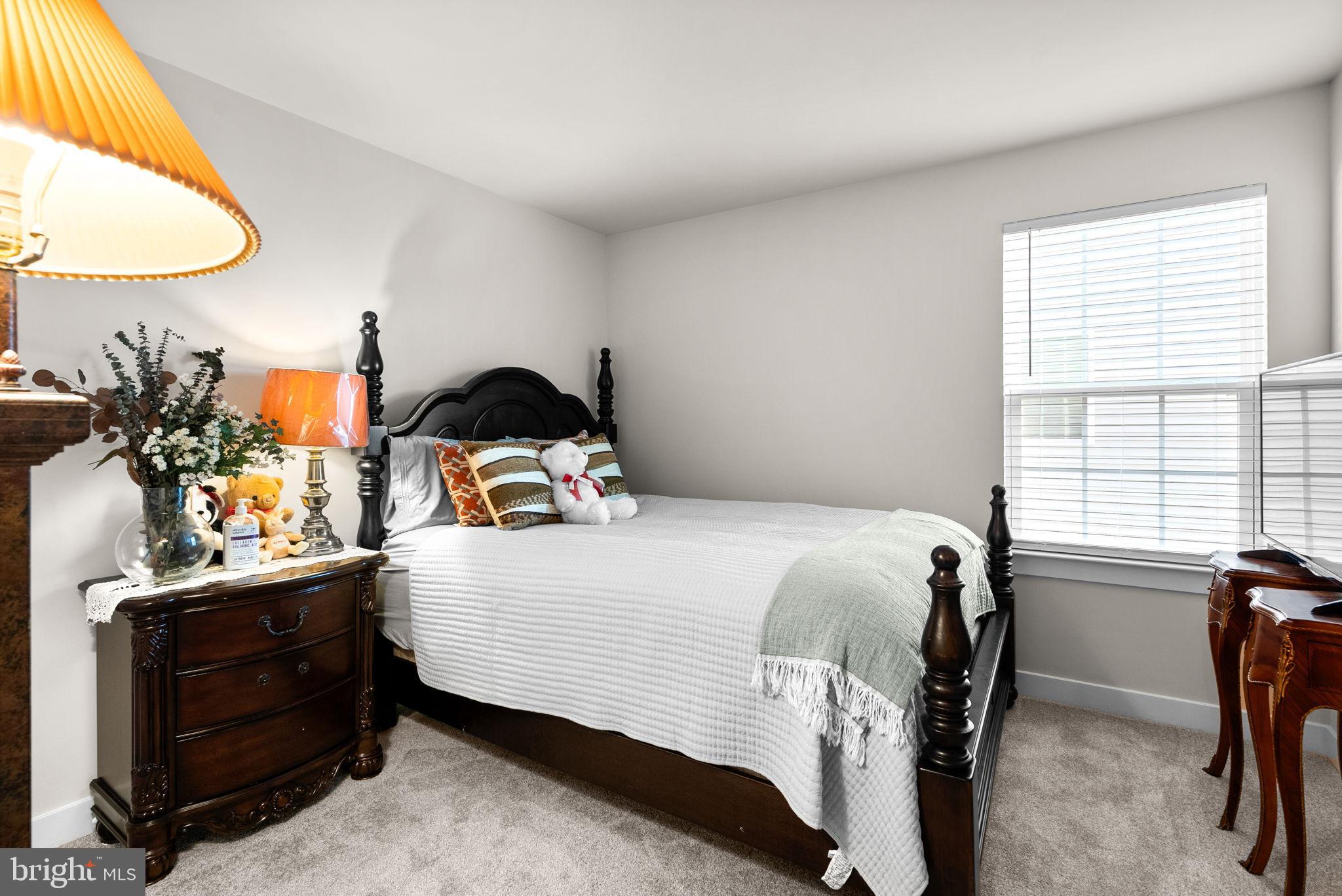 SOUTH LAKE - Residential