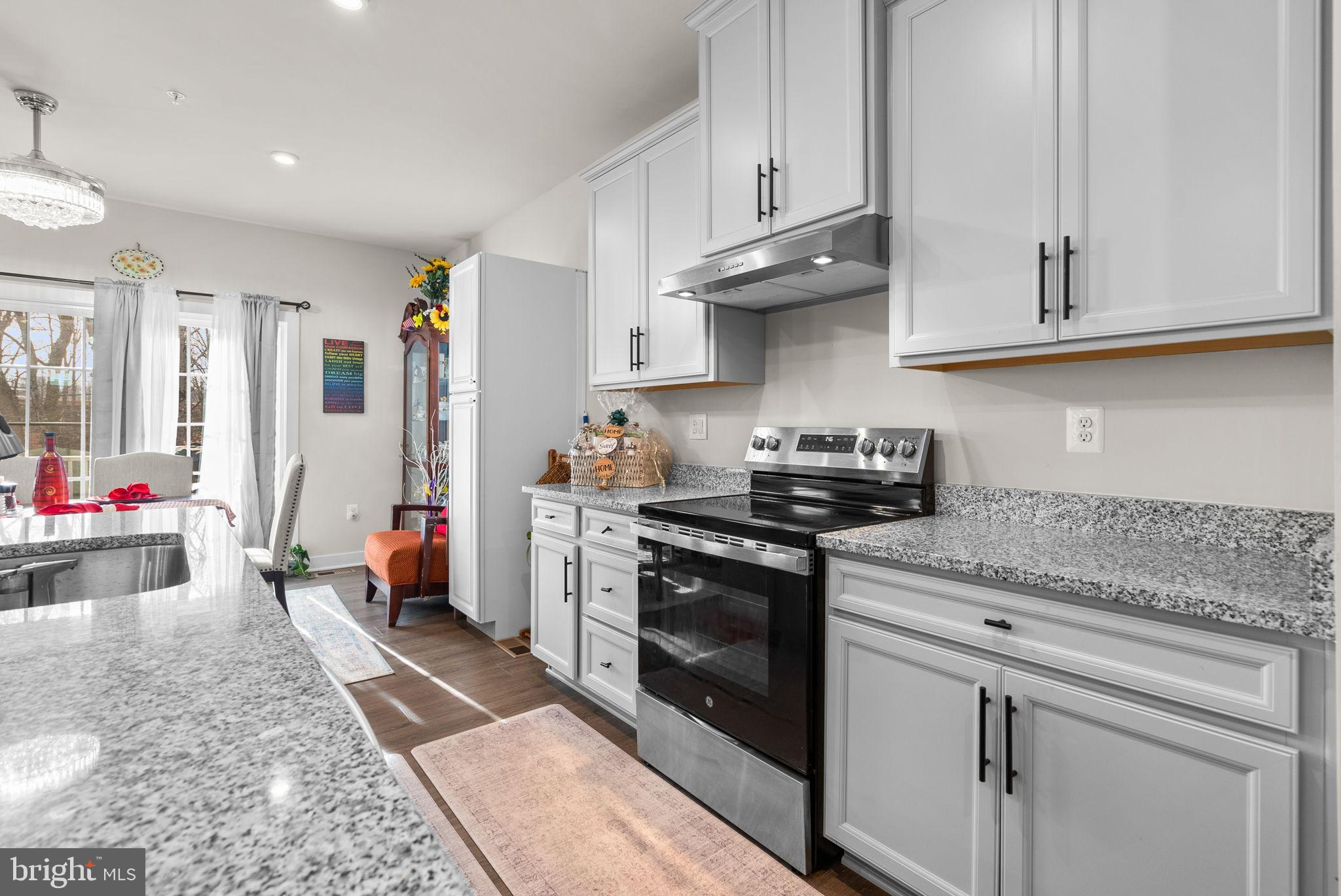 SOUTH LAKE - Residential