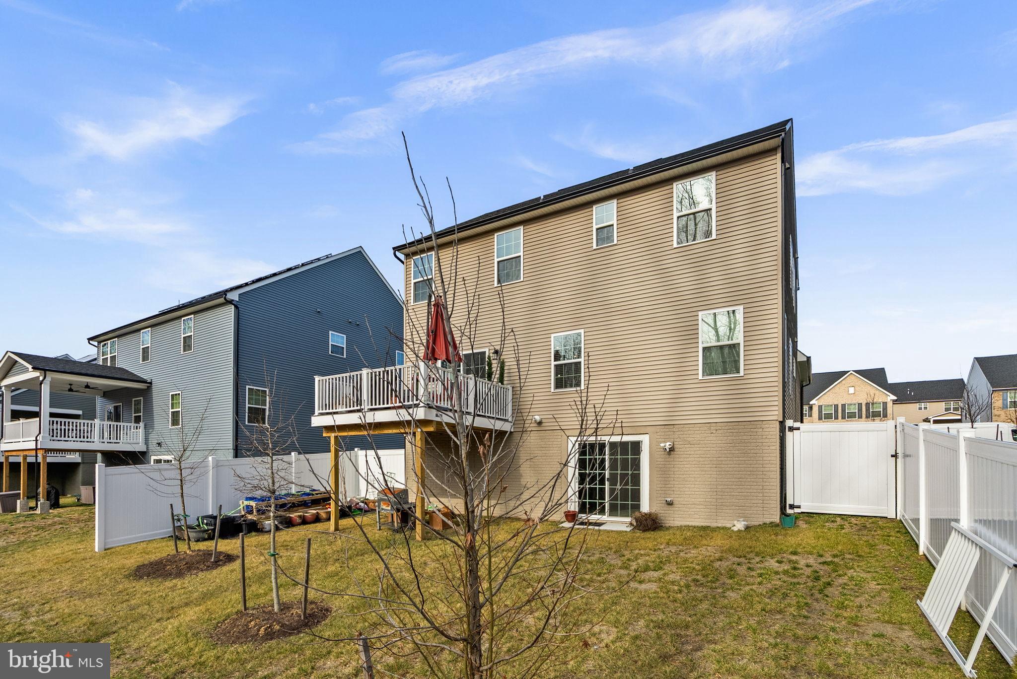 SOUTH LAKE - Residential