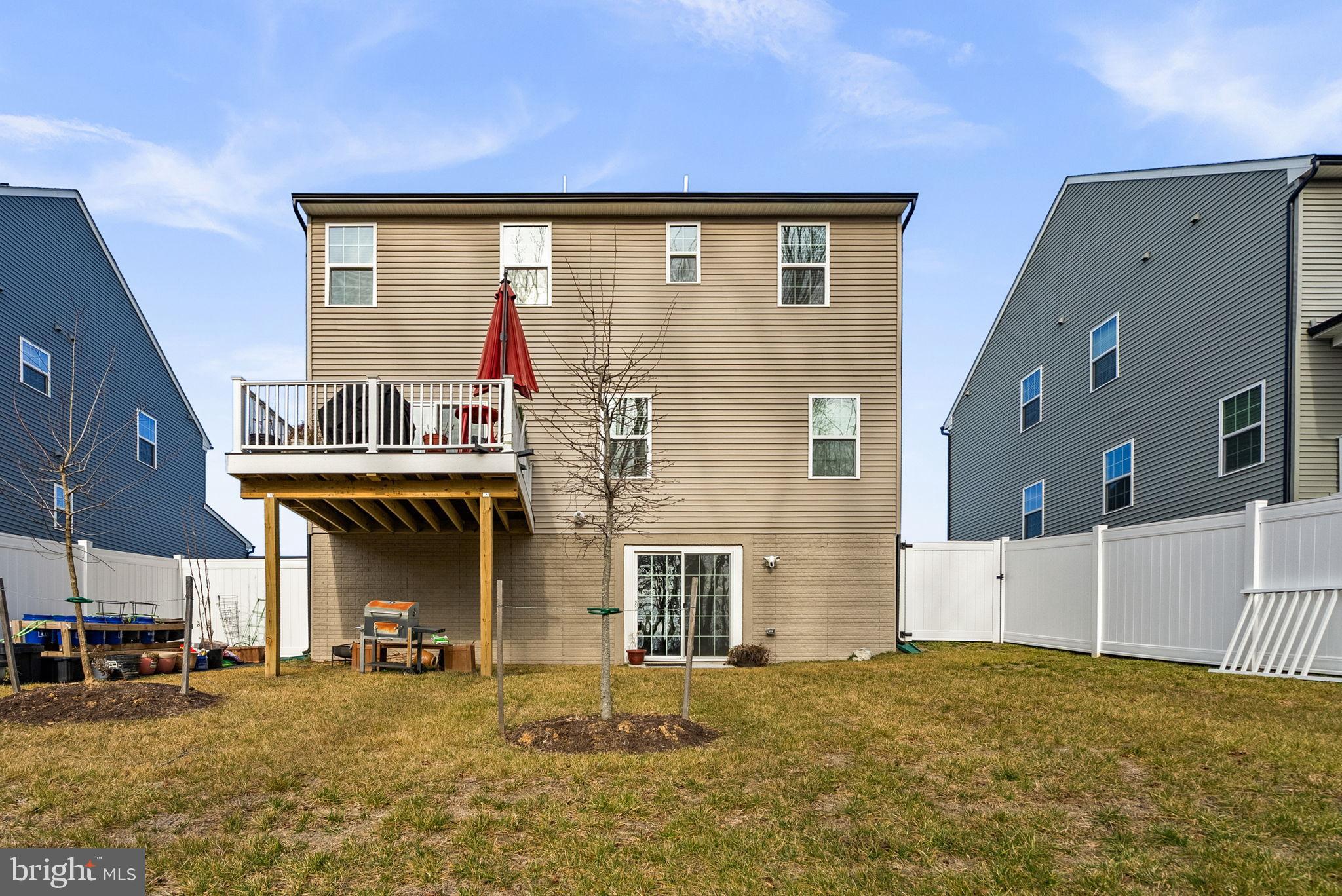 SOUTH LAKE - Residential