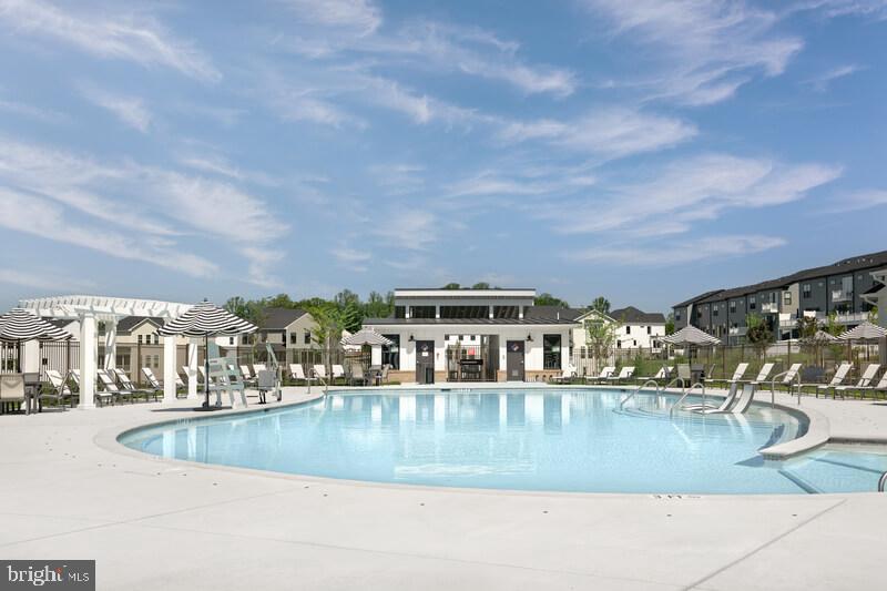 SOUTH LAKE - Residential
