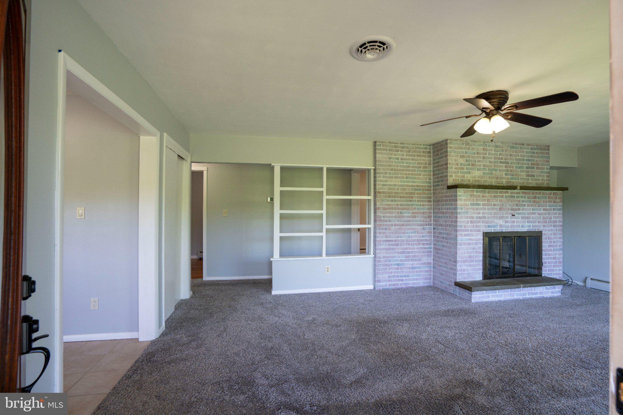 HOUSERVILLE - Residential