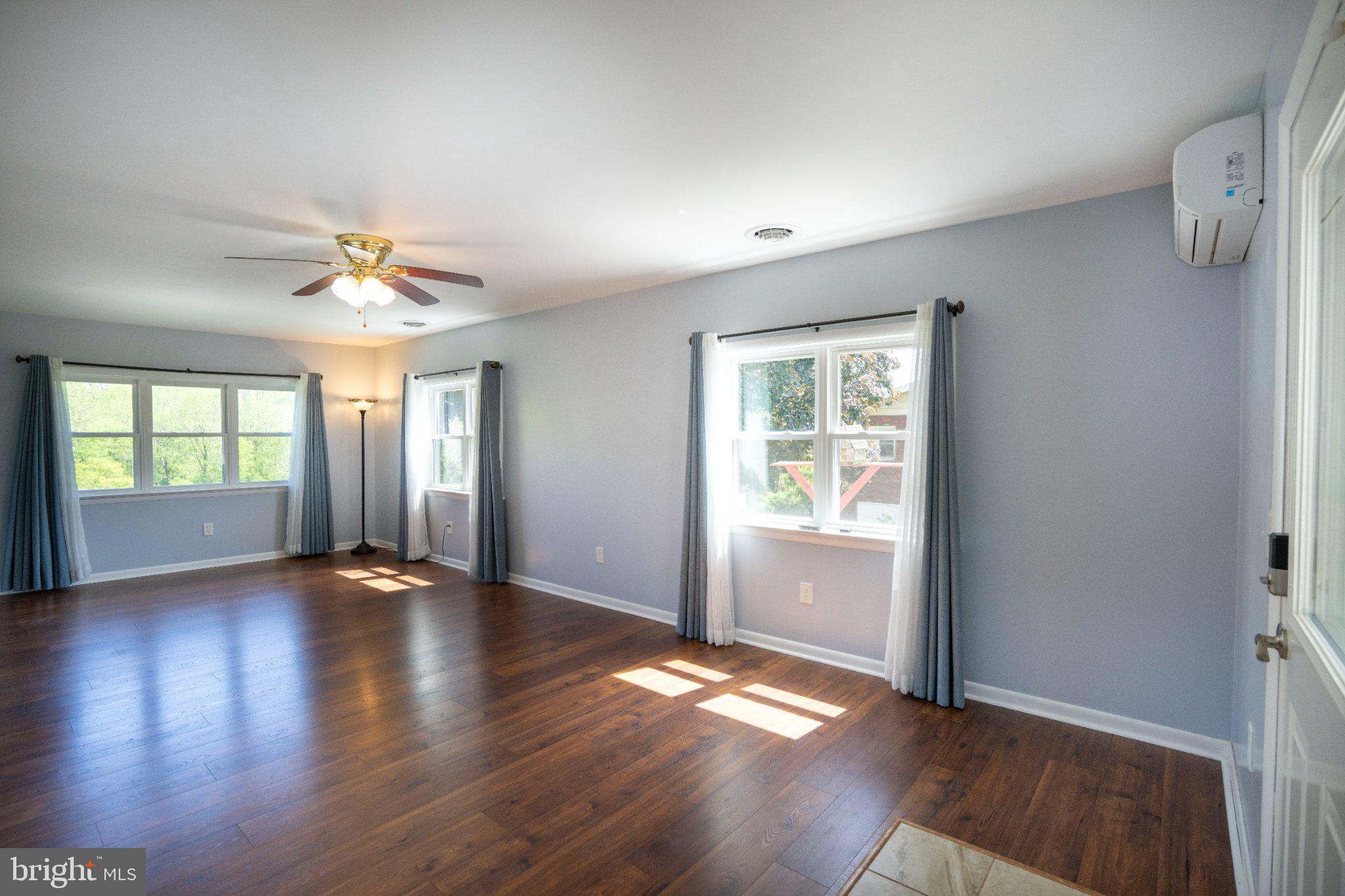 HOUSERVILLE - Residential