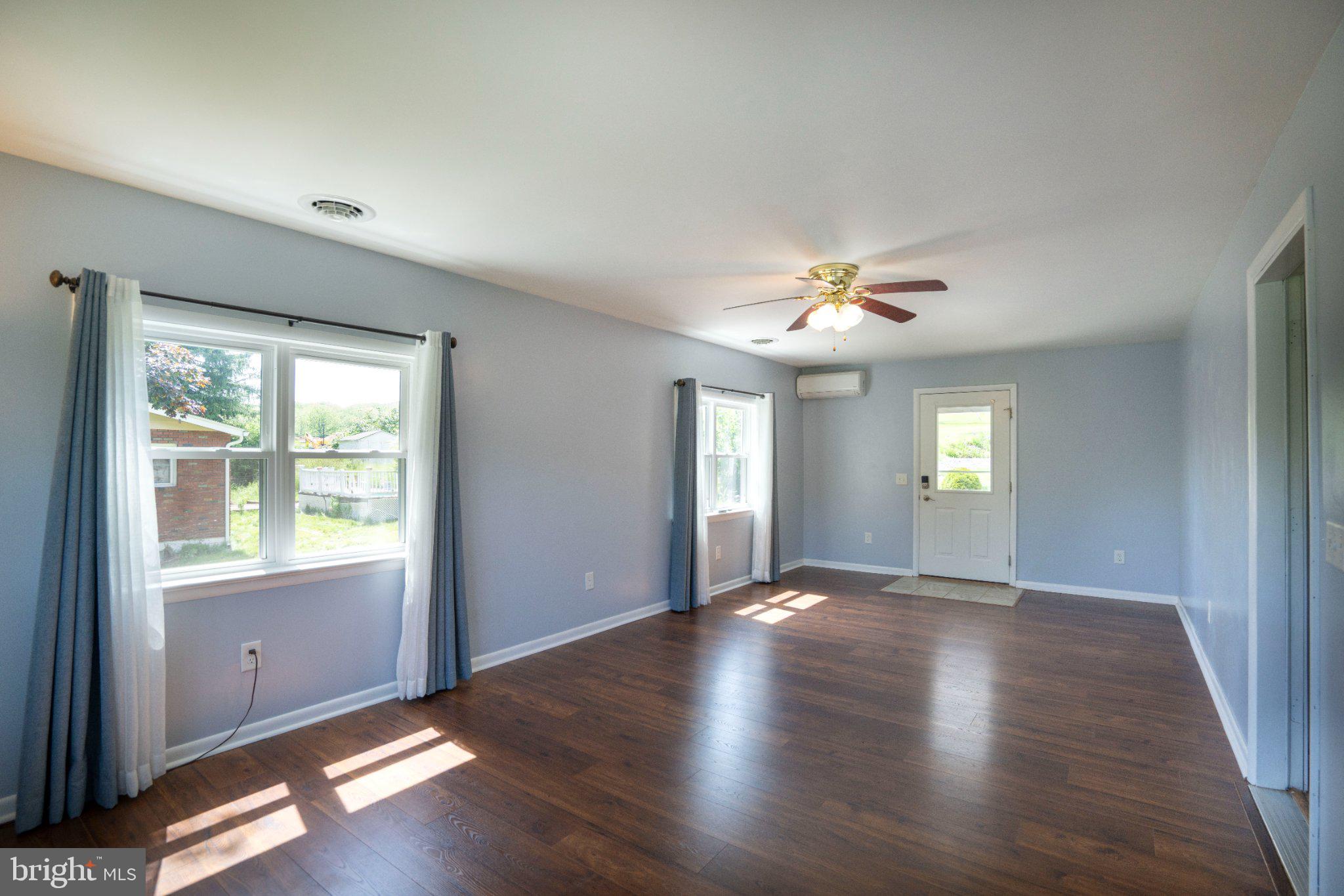 HOUSERVILLE - Residential