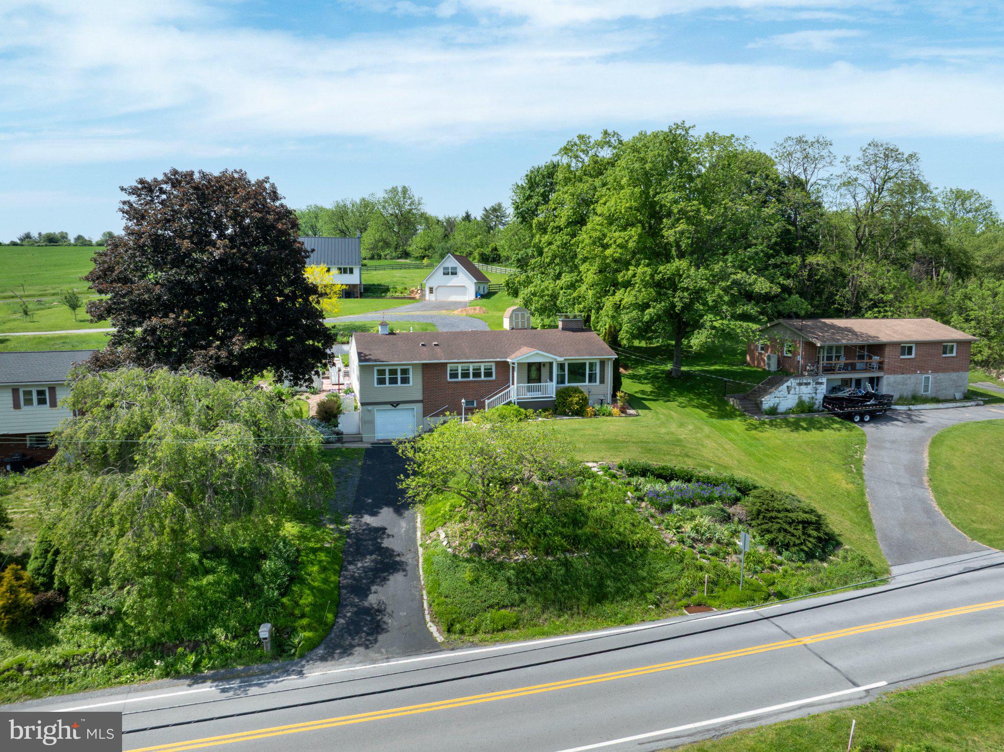 HOUSERVILLE - Residential