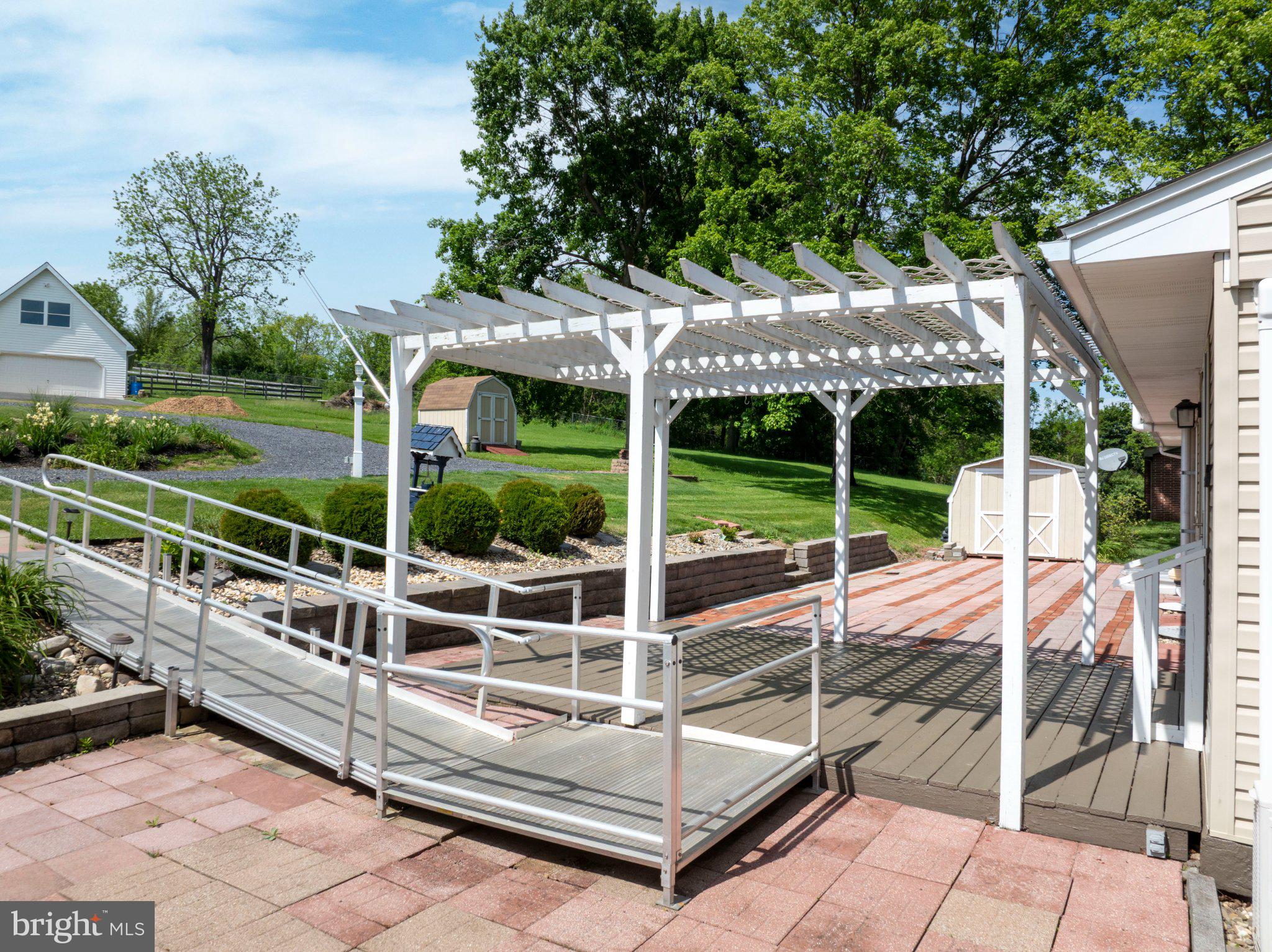 HOUSERVILLE - Residential