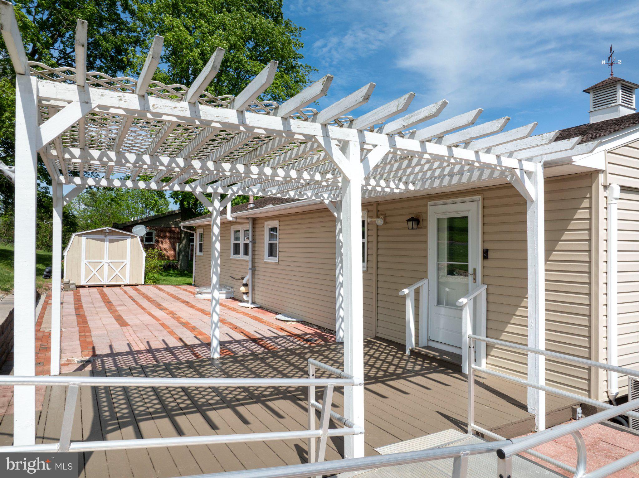 HOUSERVILLE - Residential