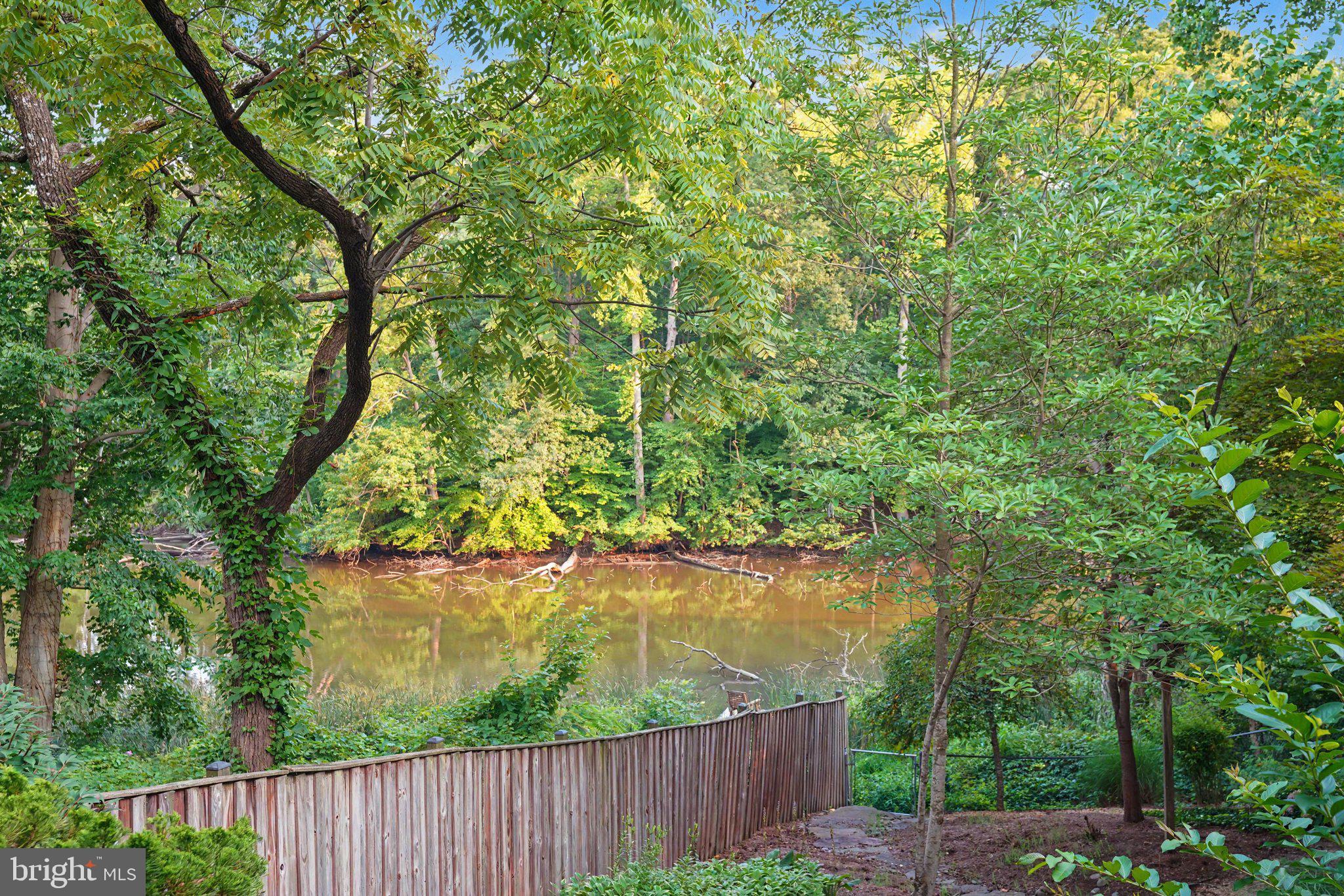 WOODLAND BEACH - Residential