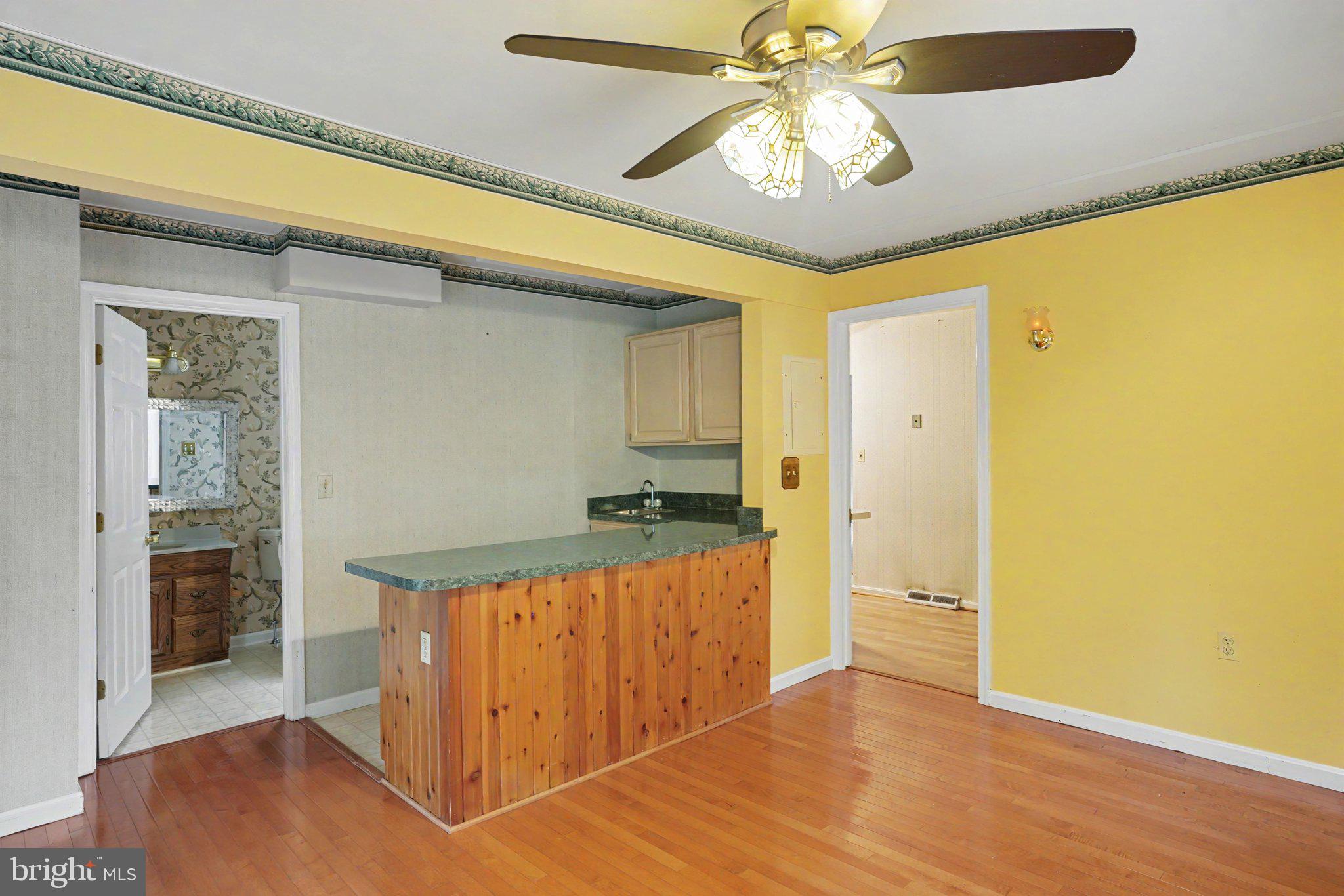 WOODLAND BEACH - Residential