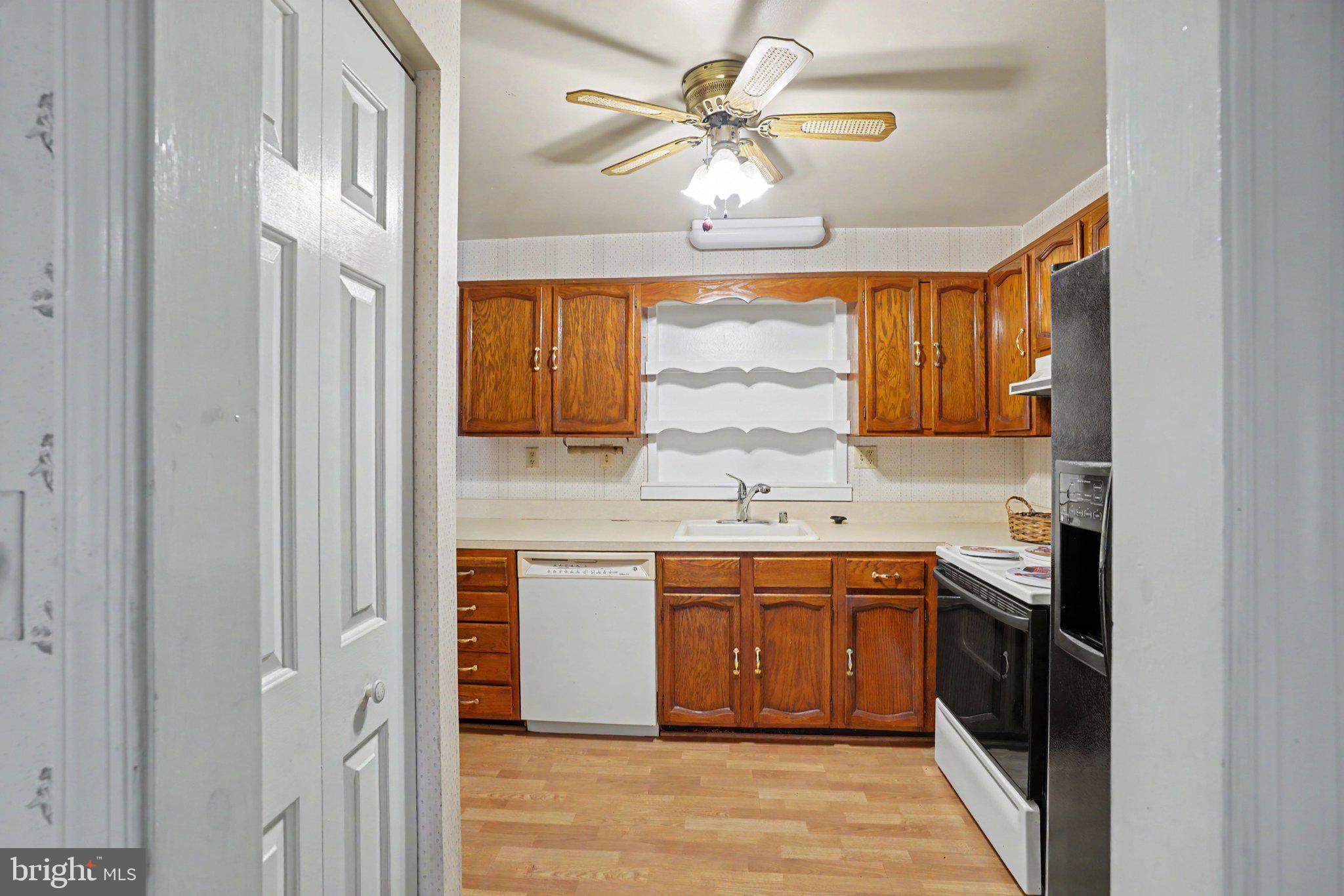 WOODLAND BEACH - Residential