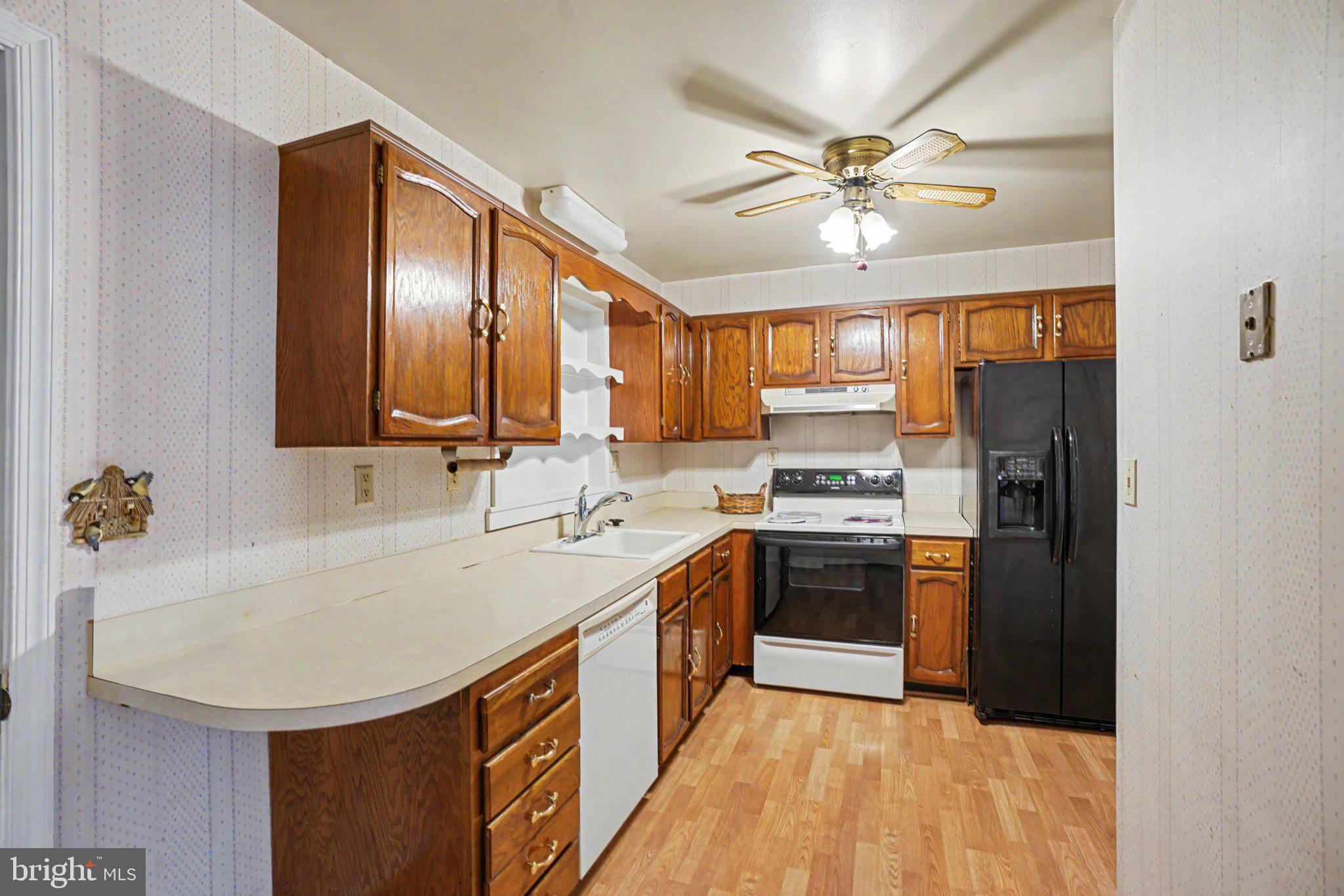 WOODLAND BEACH - Residential