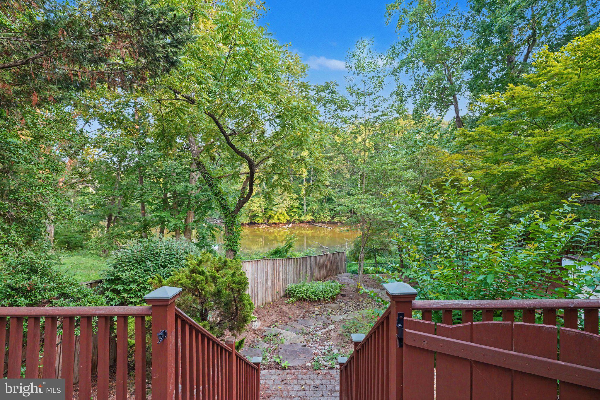 WOODLAND BEACH - Residential