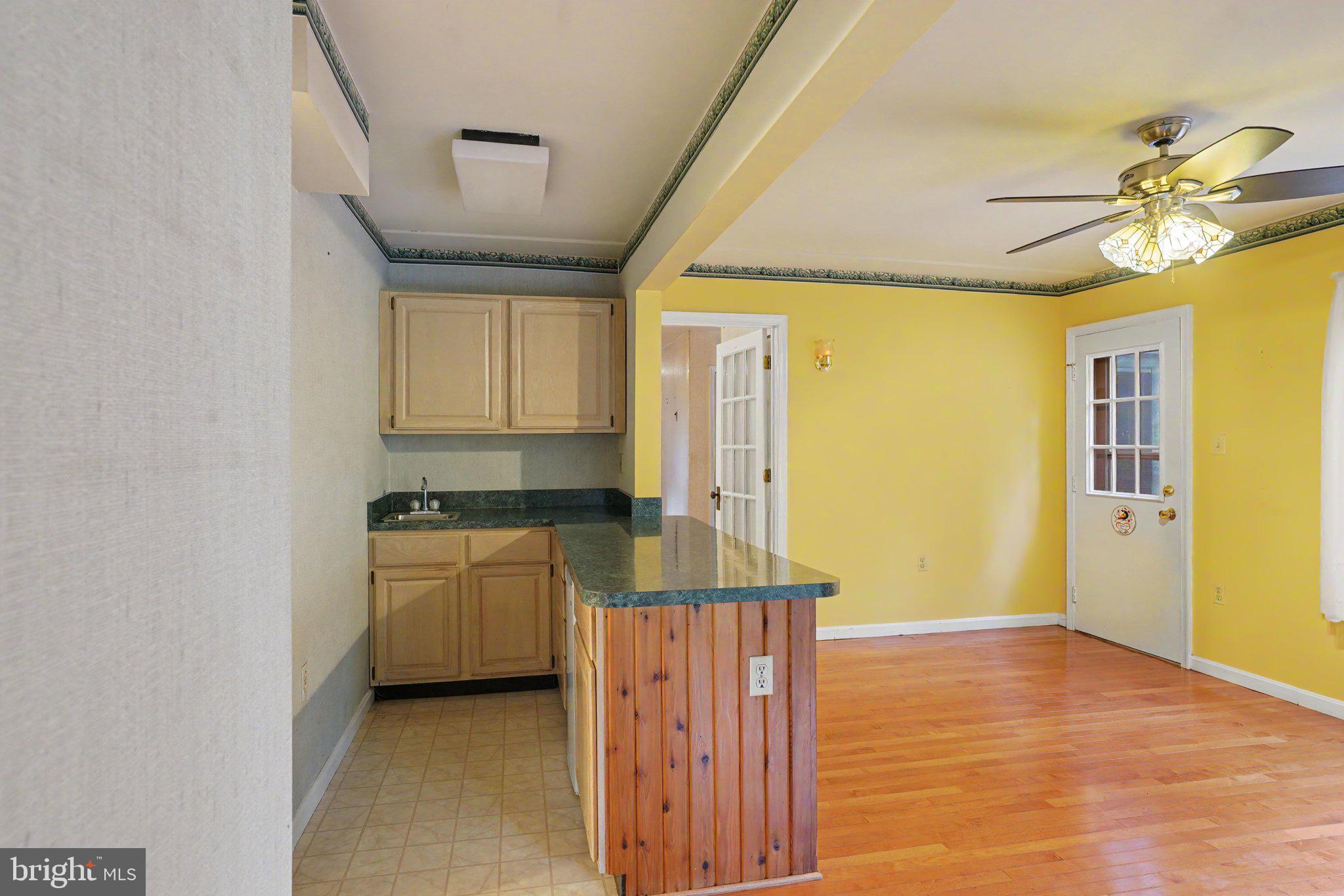 WOODLAND BEACH - Residential