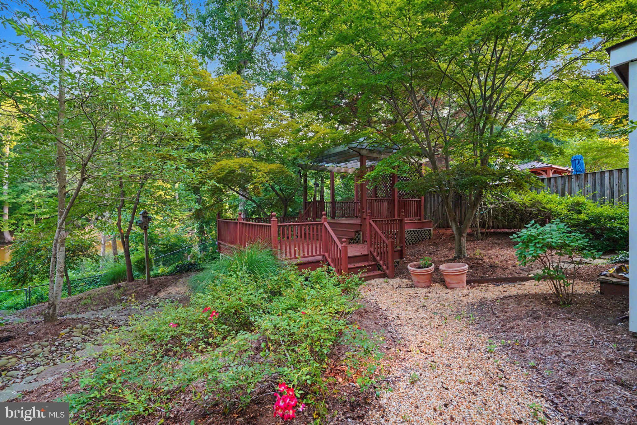 WOODLAND BEACH - Residential
