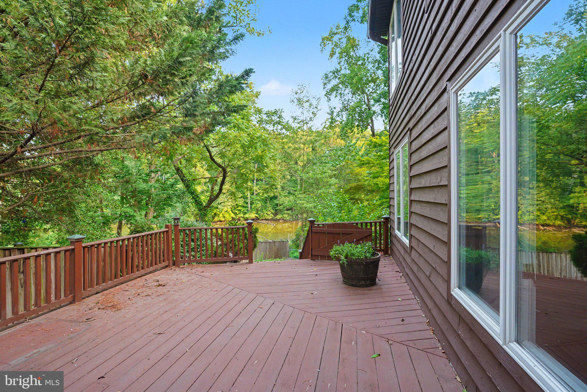 WOODLAND BEACH - Residential