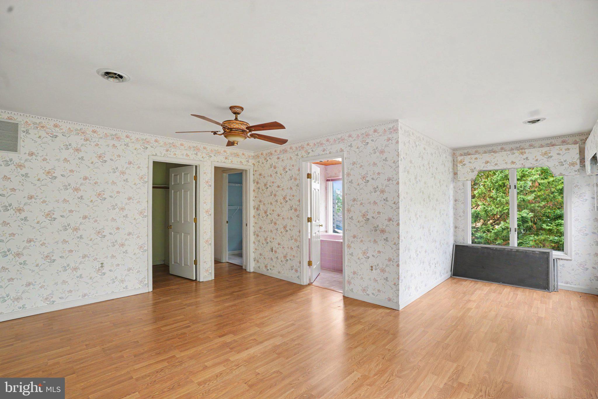 WOODLAND BEACH - Residential