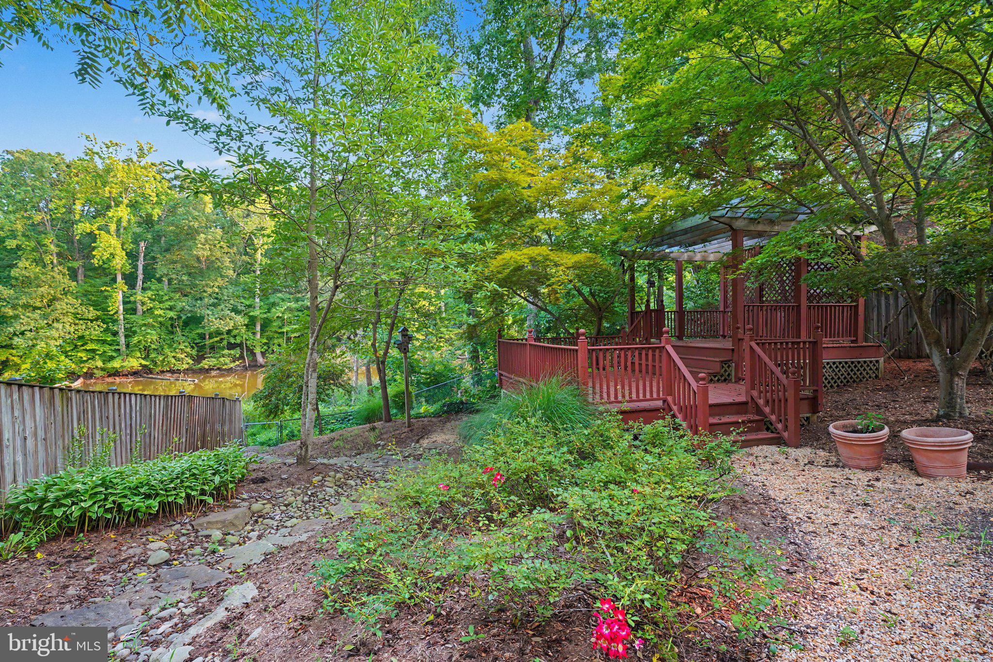 WOODLAND BEACH - Residential