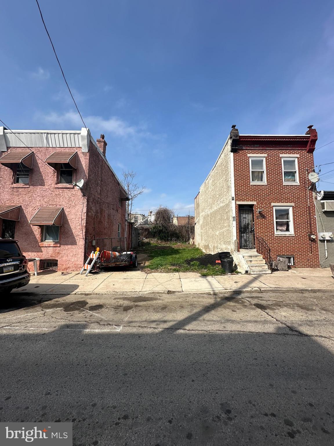 STRAWBERRY MANSION - Land