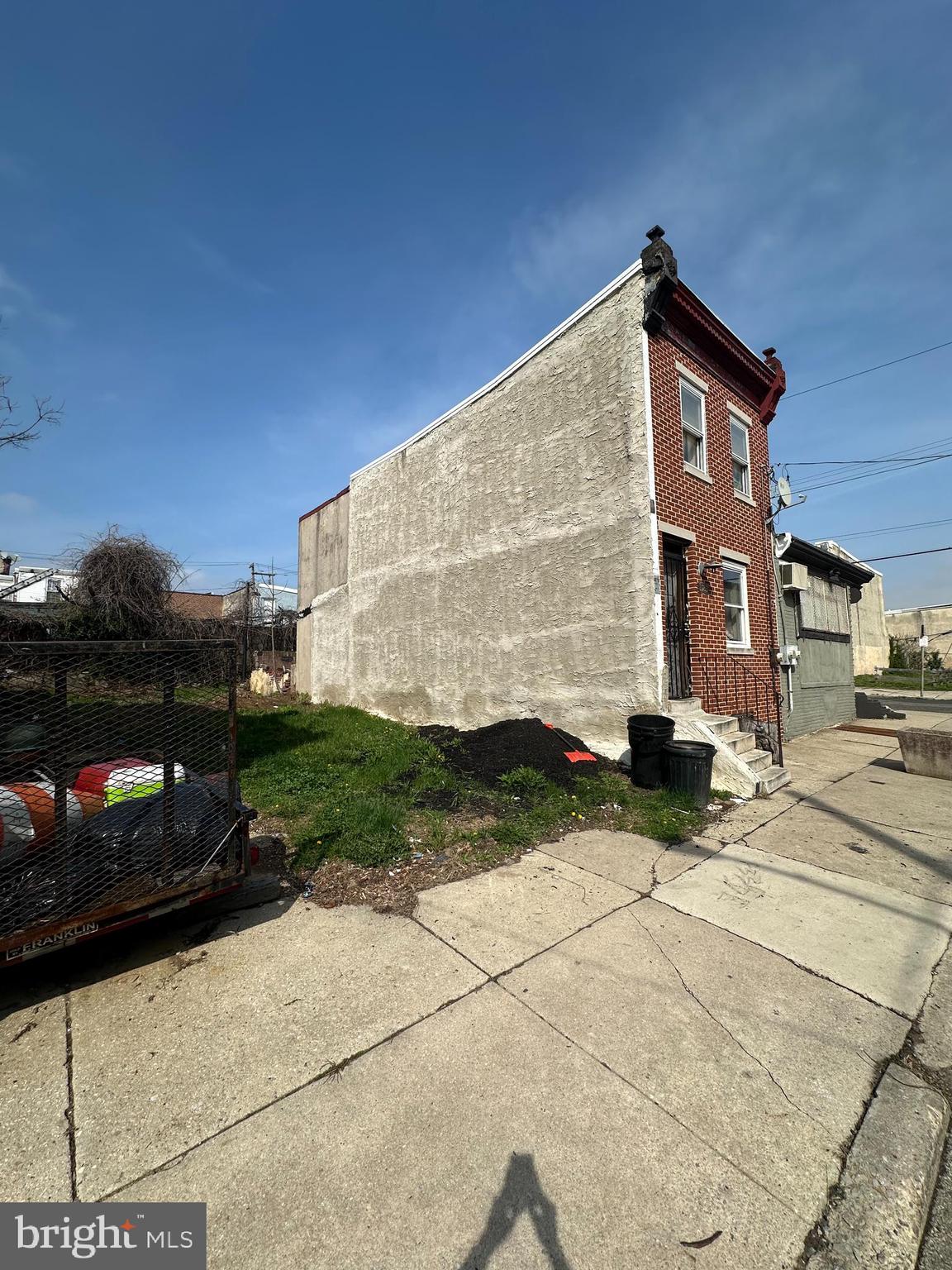 STRAWBERRY MANSION - Land