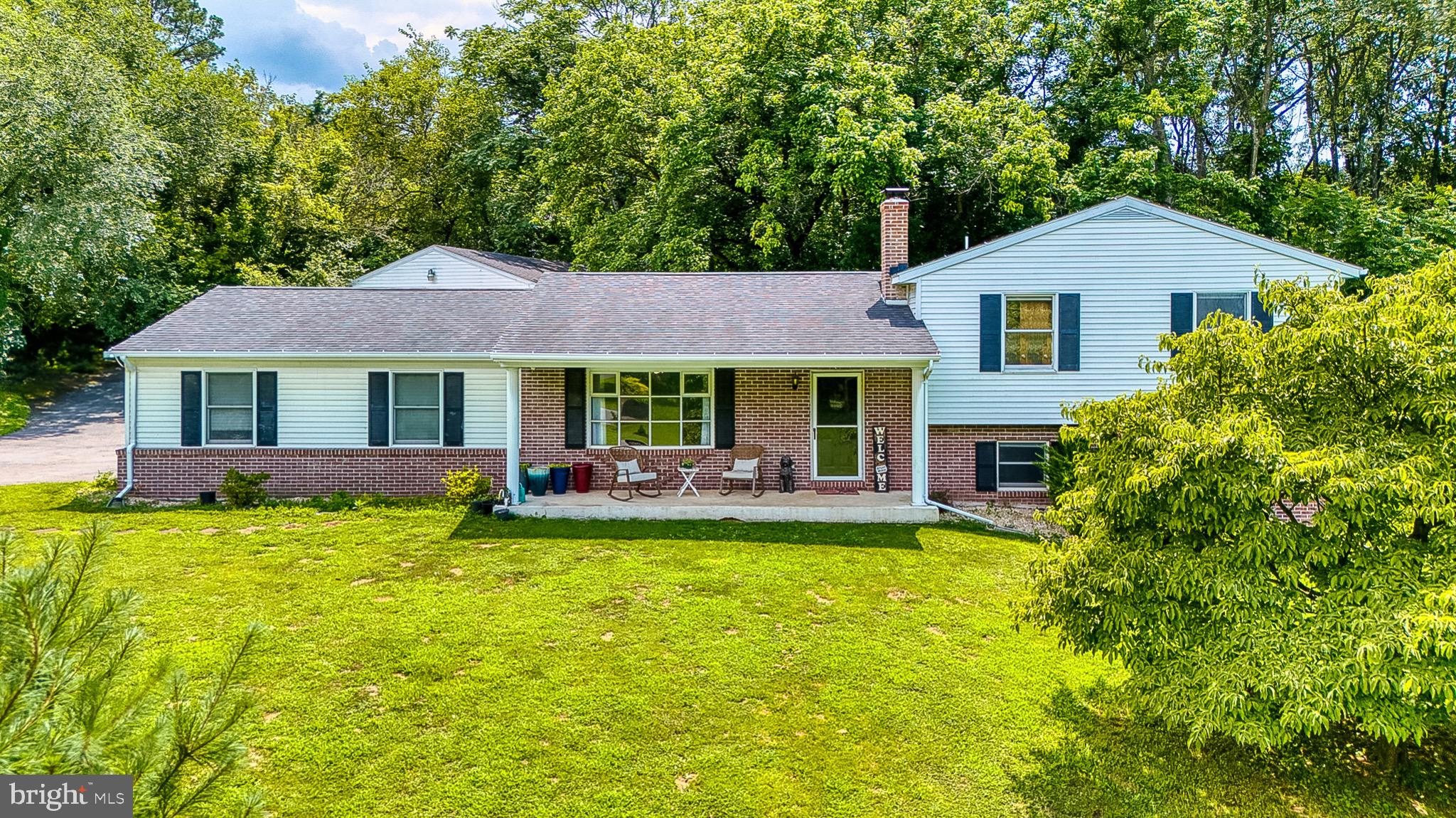COUNTRY SIDE MANOR - Residential