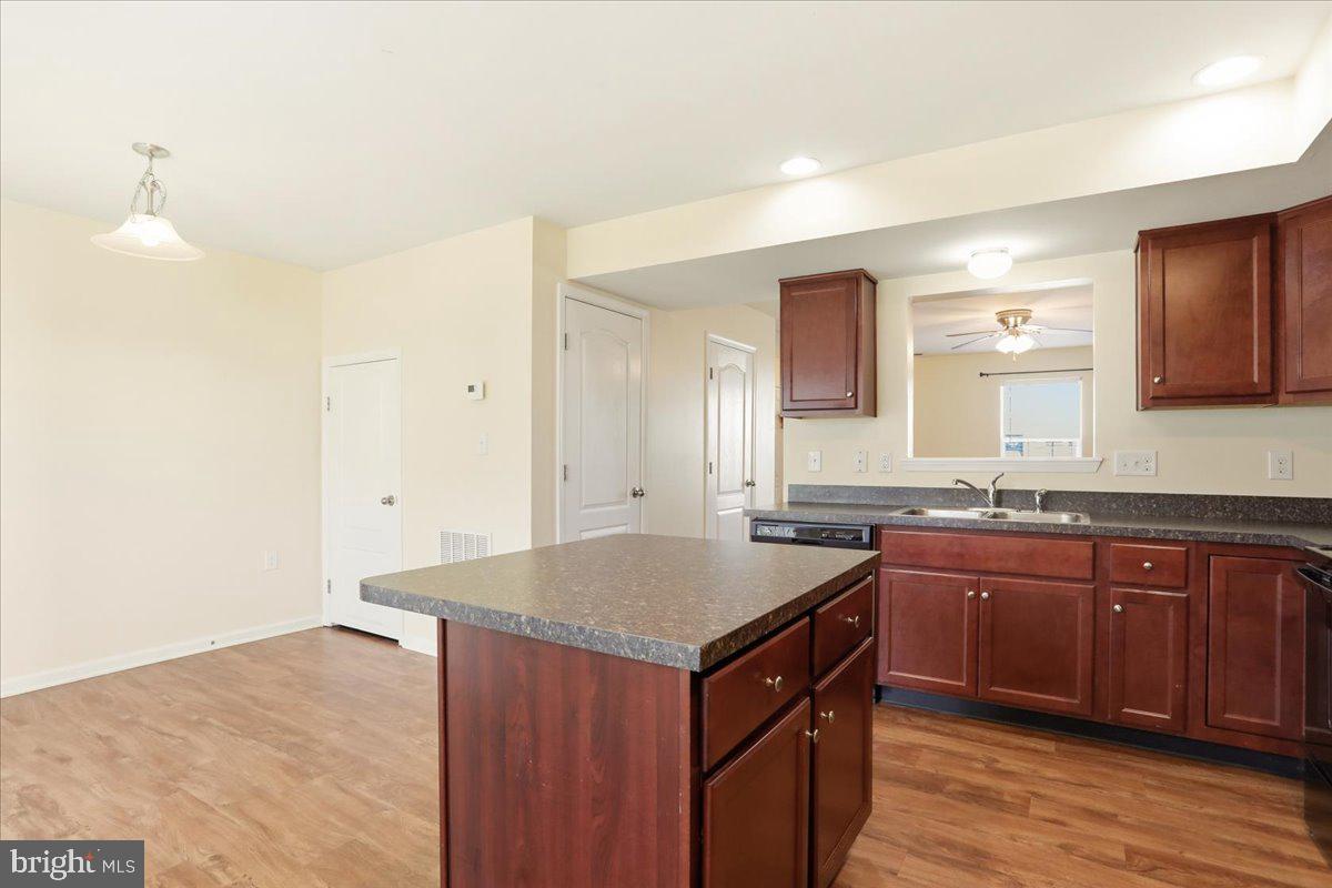 MANOR PARK - Residential