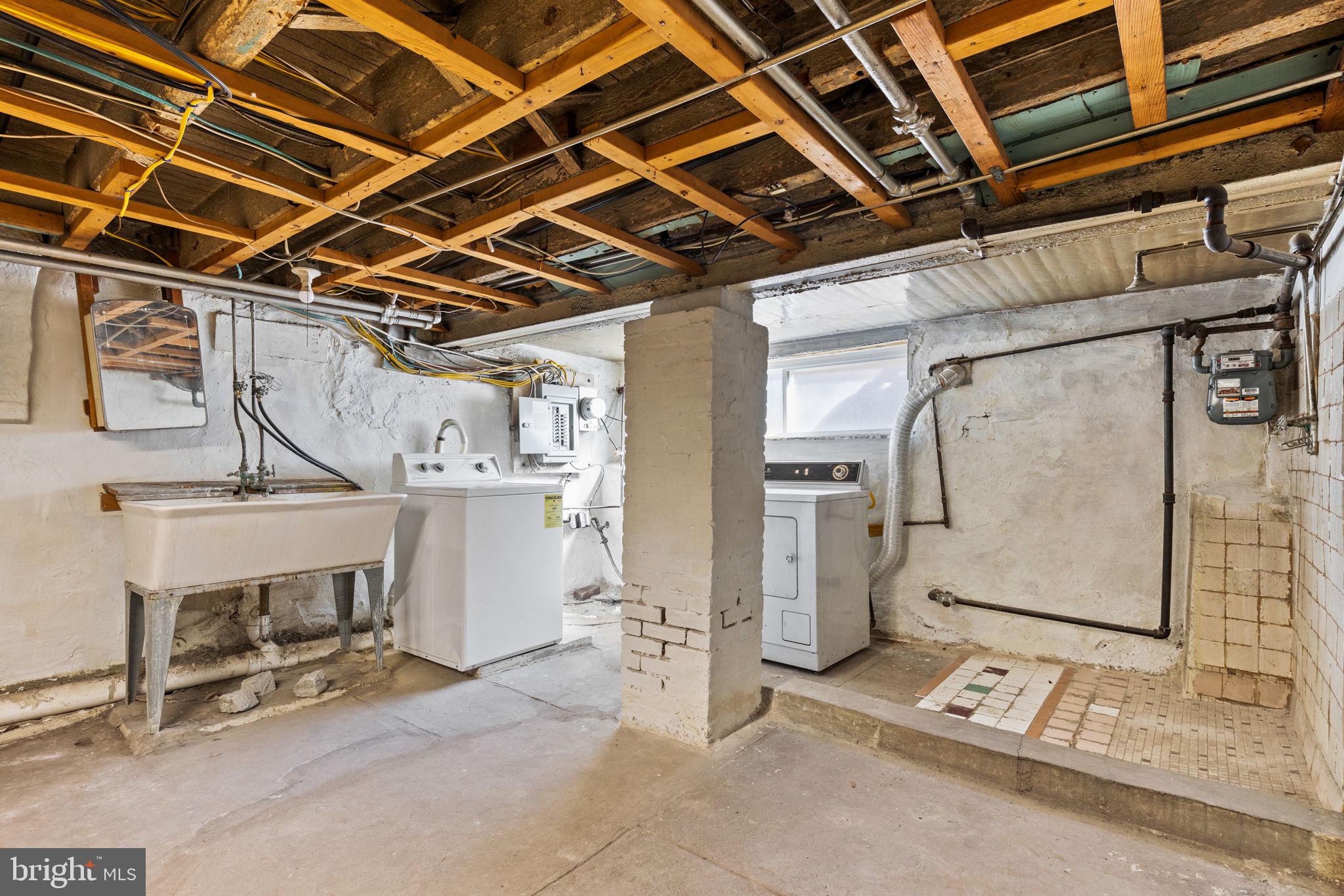 GIRARD ESTATES - Residential