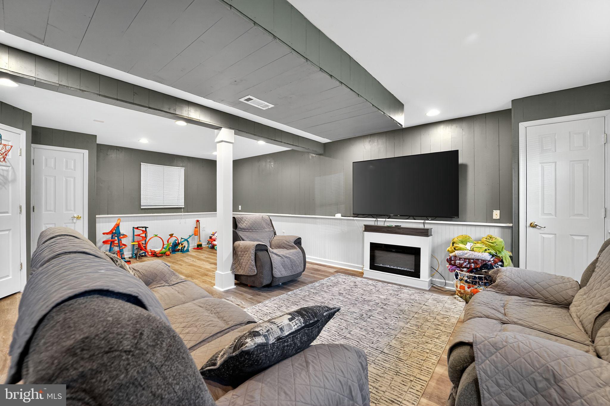 WHISPERING VALLEY - Residential